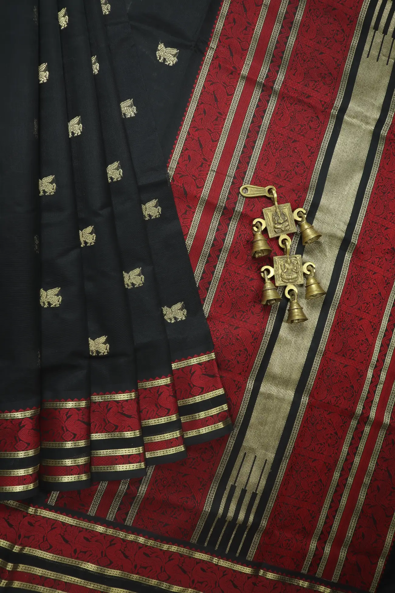 black-flying-horse-annapakshi-deer-kanchi-silk-cotton-saree-sc003087-a