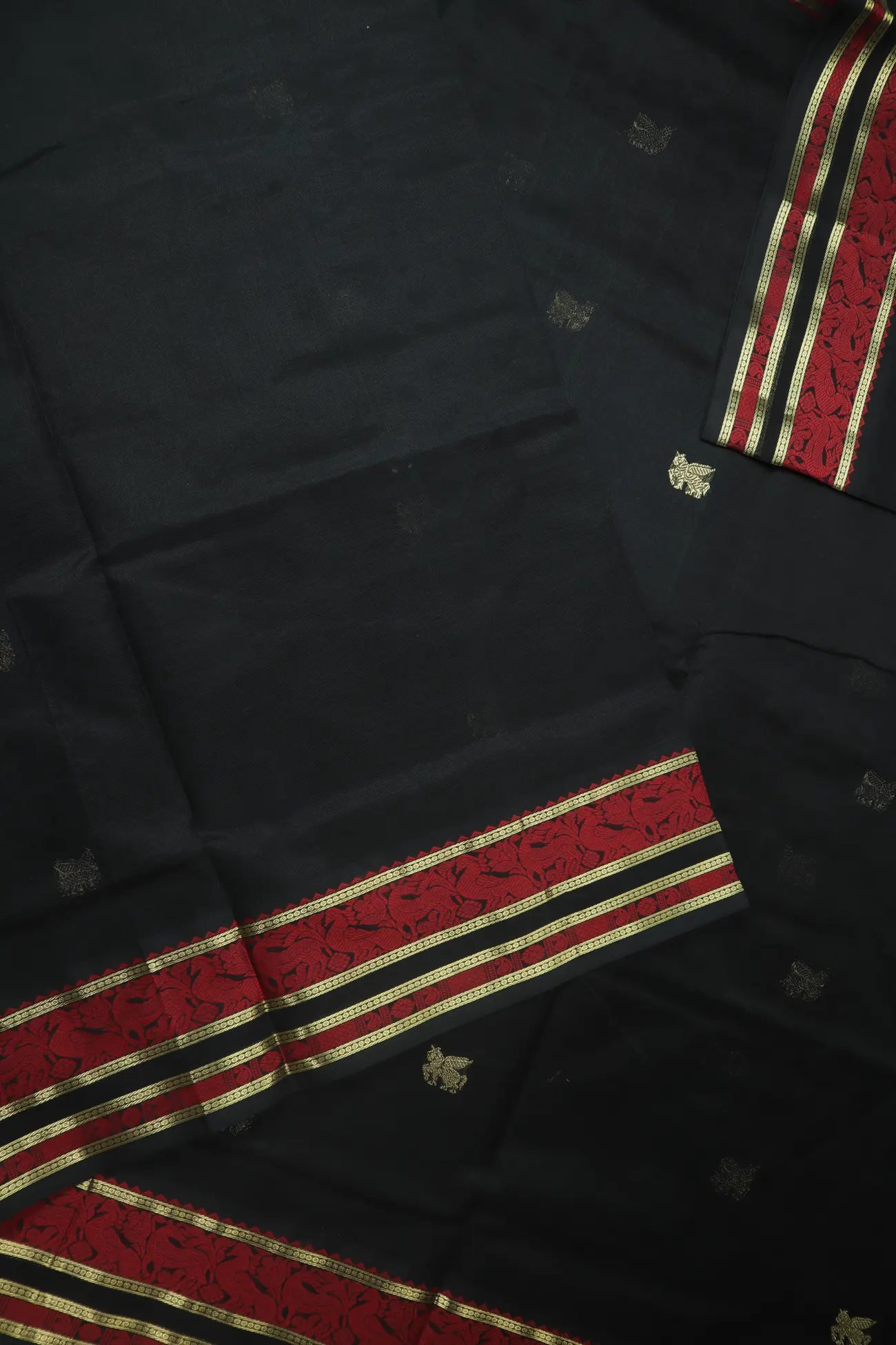 black-flying-horse-annapakshi-deer-kanchi-silk-cotton-saree-sc003087-e
