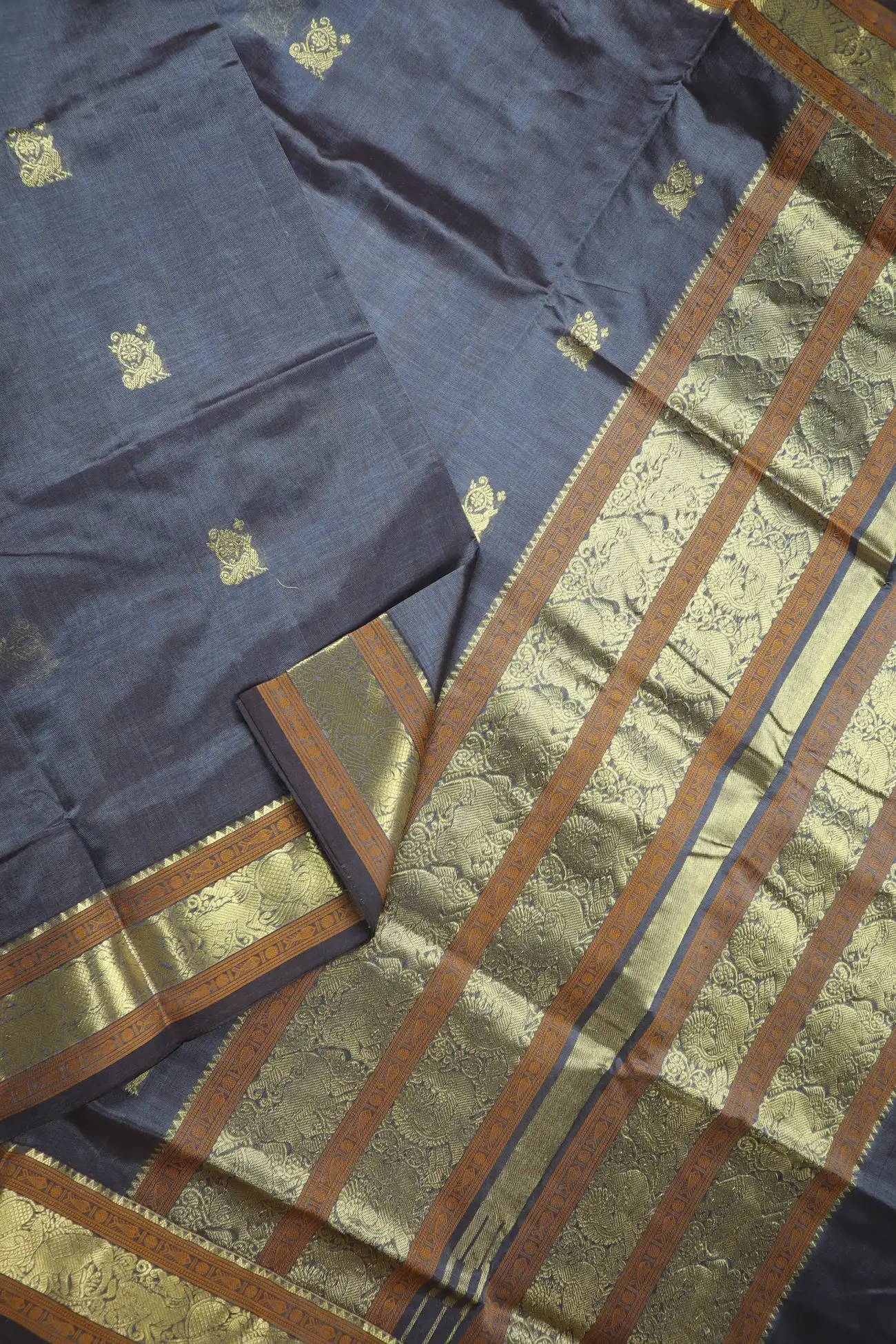 gray-yazhi-peacock-elephant-kanchi-silk-cotton-saree-sc003107-b