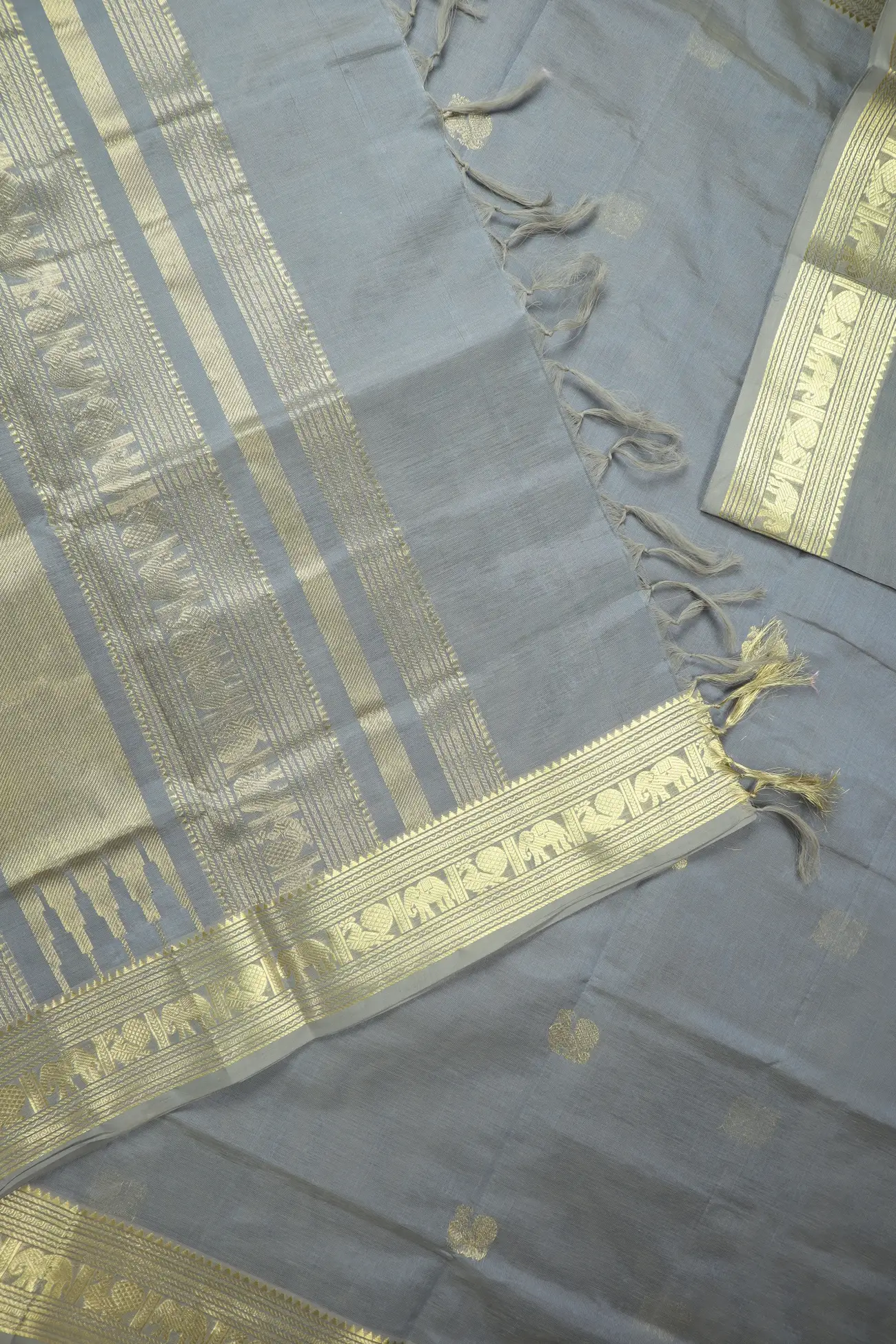 gray-annapakshi-elephant-kanchi-silk-cotton-saree-sc003105-c