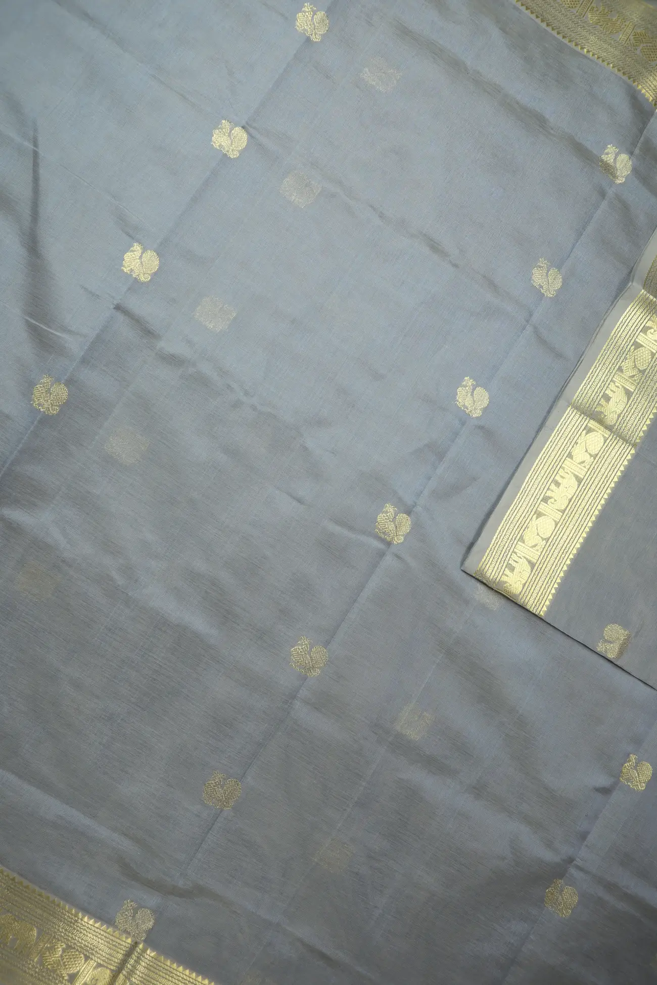 gray-annapakshi-elephant-kanchi-silk-cotton-saree-sc003105-d