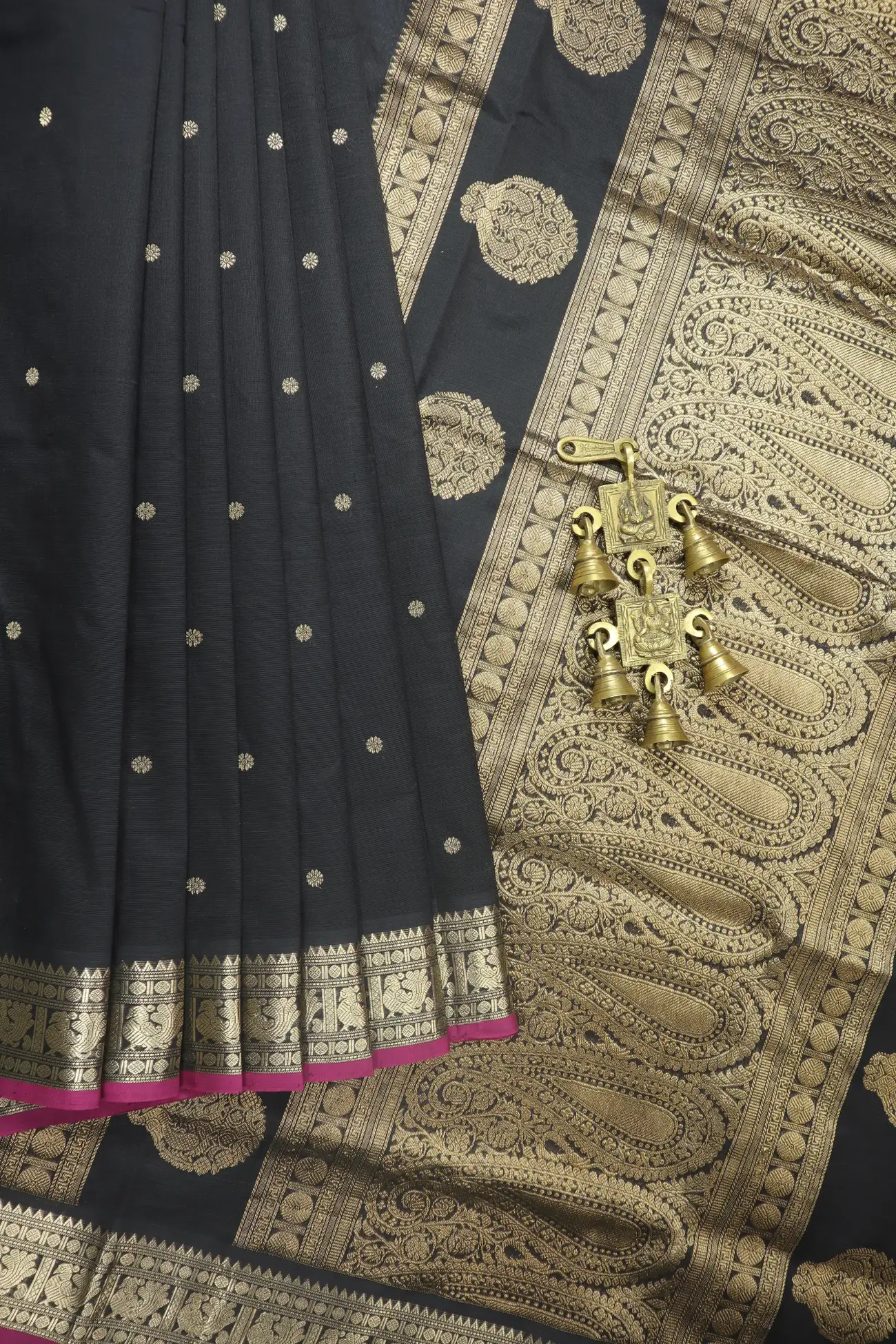 black-annapakshi-kamalam-butta-kanchi-silk-cotton-saree-sc003103-a