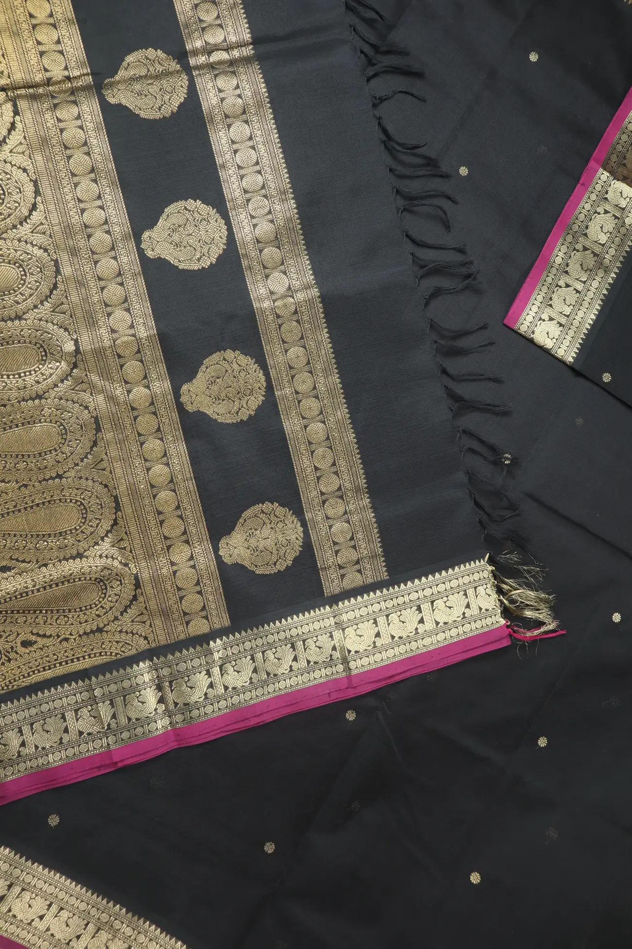 black-annapakshi-kamalam-butta-kanchi-silk-cotton-saree-sc003103-c
