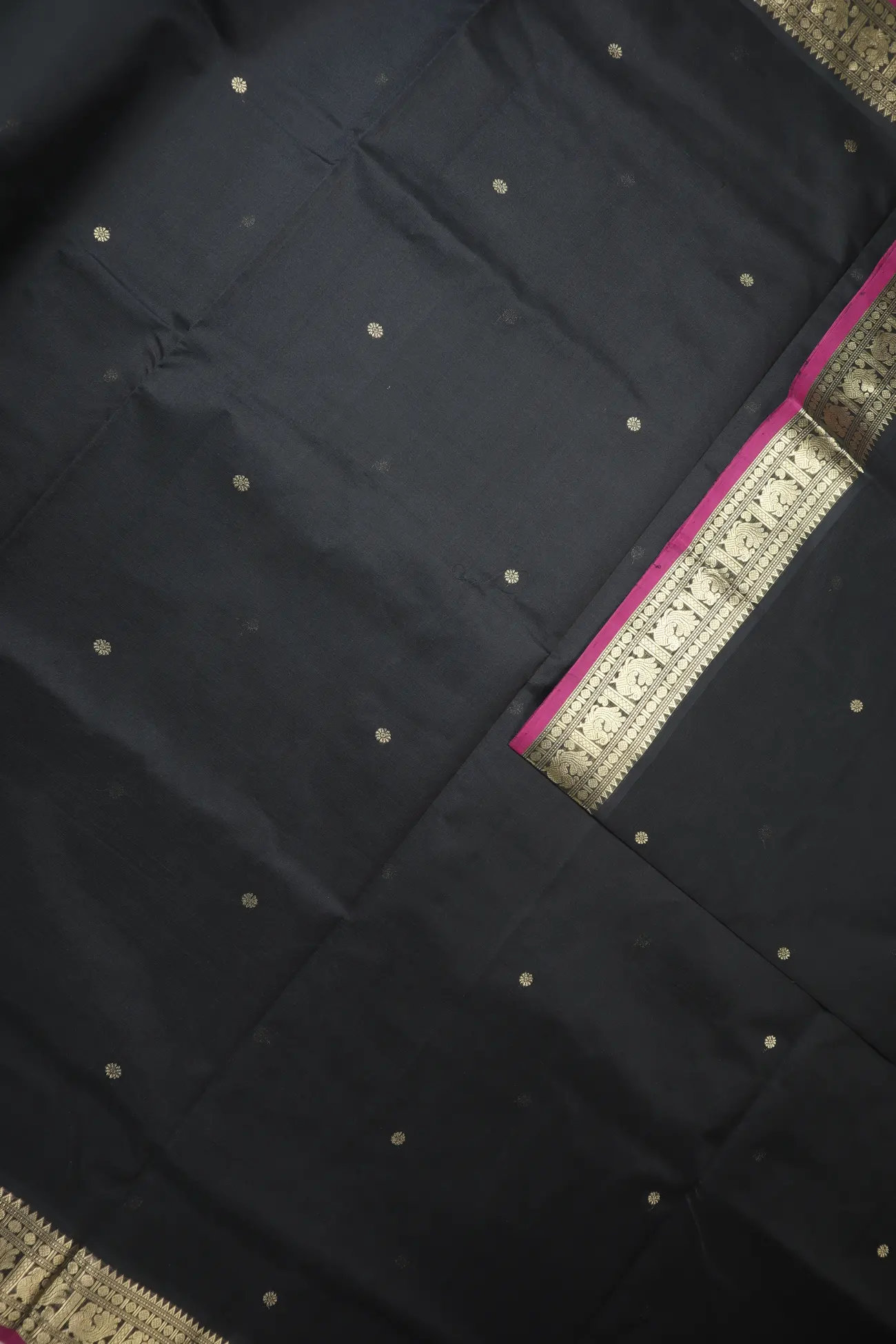 black-annapakshi-kamalam-butta-kanchi-silk-cotton-saree-sc003103-d