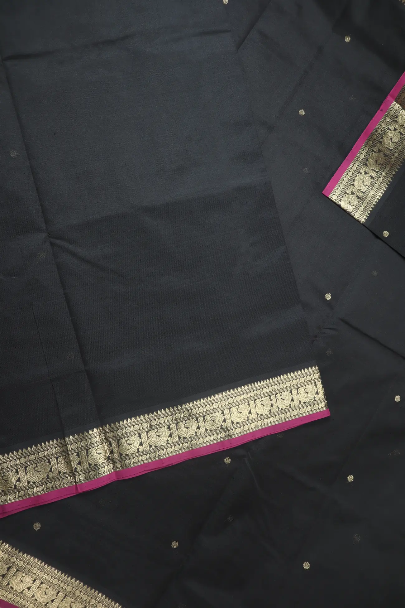 black-annapakshi-kamalam-butta-kanchi-silk-cotton-saree-sc003103-e