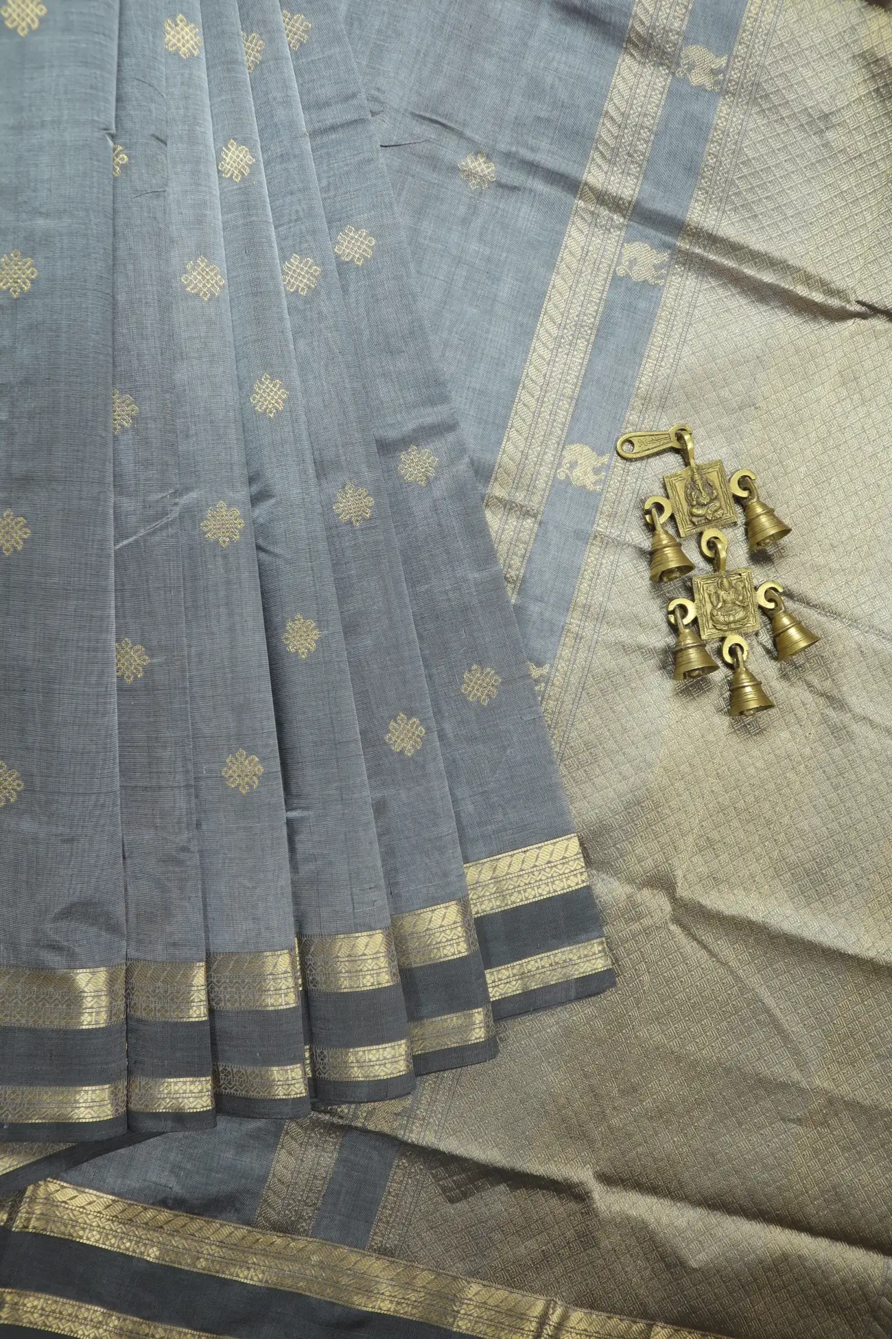 gray-yazhi-rettai-pettu-kolam-kanchi-silk-cotton-saree-sc003097-a