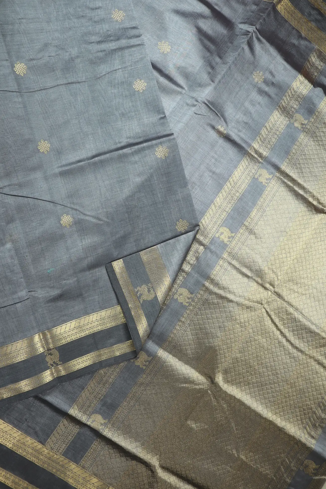 gray-yazhi-rettai-pettu-kolam-kanchi-silk-cotton-saree-sc003097-b