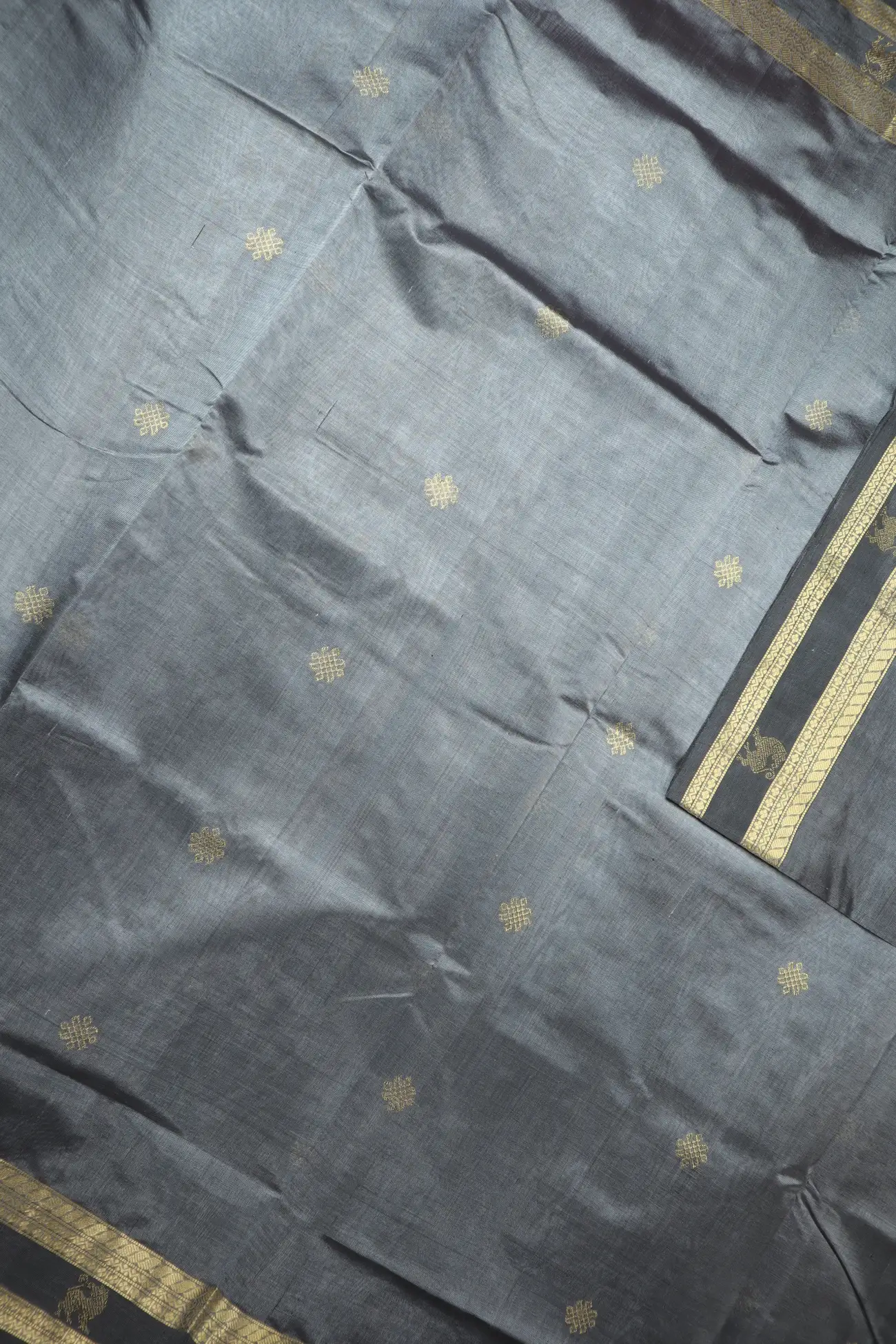 gray-yazhi-rettai-pettu-kolam-kanchi-silk-cotton-saree-sc003097-d