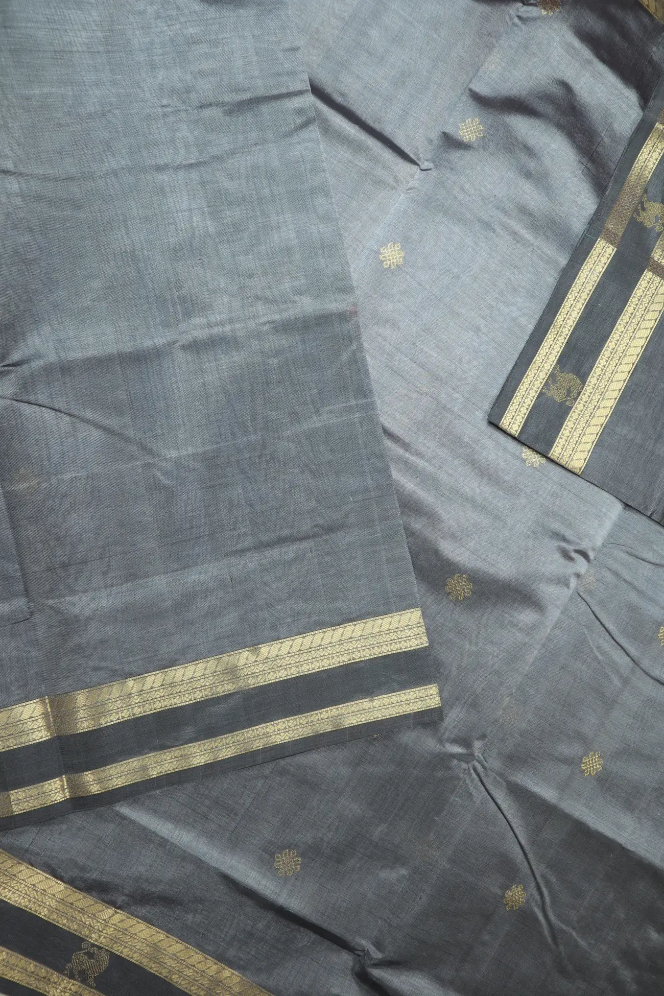 gray-yazhi-rettai-pettu-kolam-kanchi-silk-cotton-saree-sc003097-e