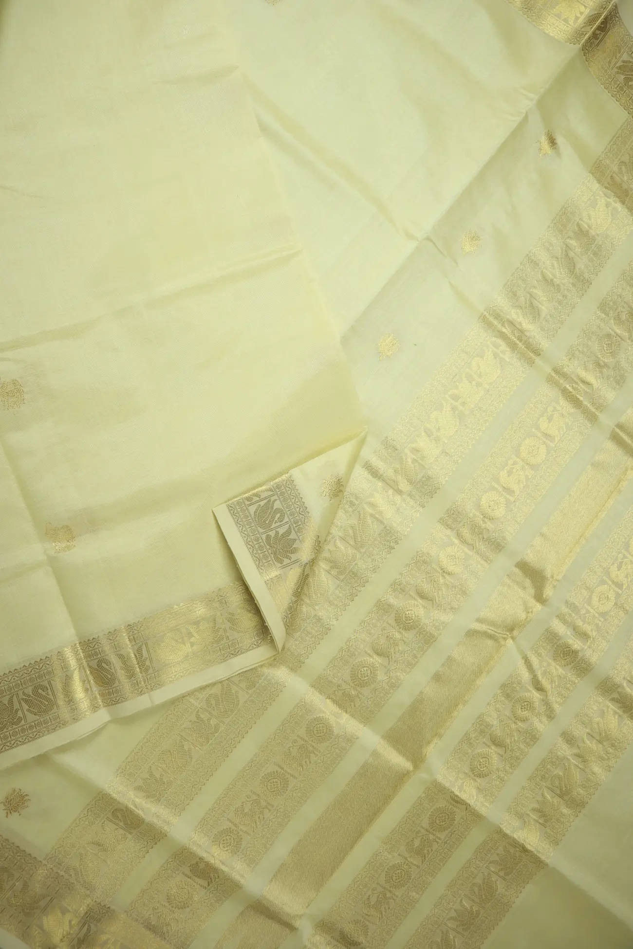 ivory-kamadenu-duck-yazhi-kanchi-silk-cotton-saree-sc003093-b