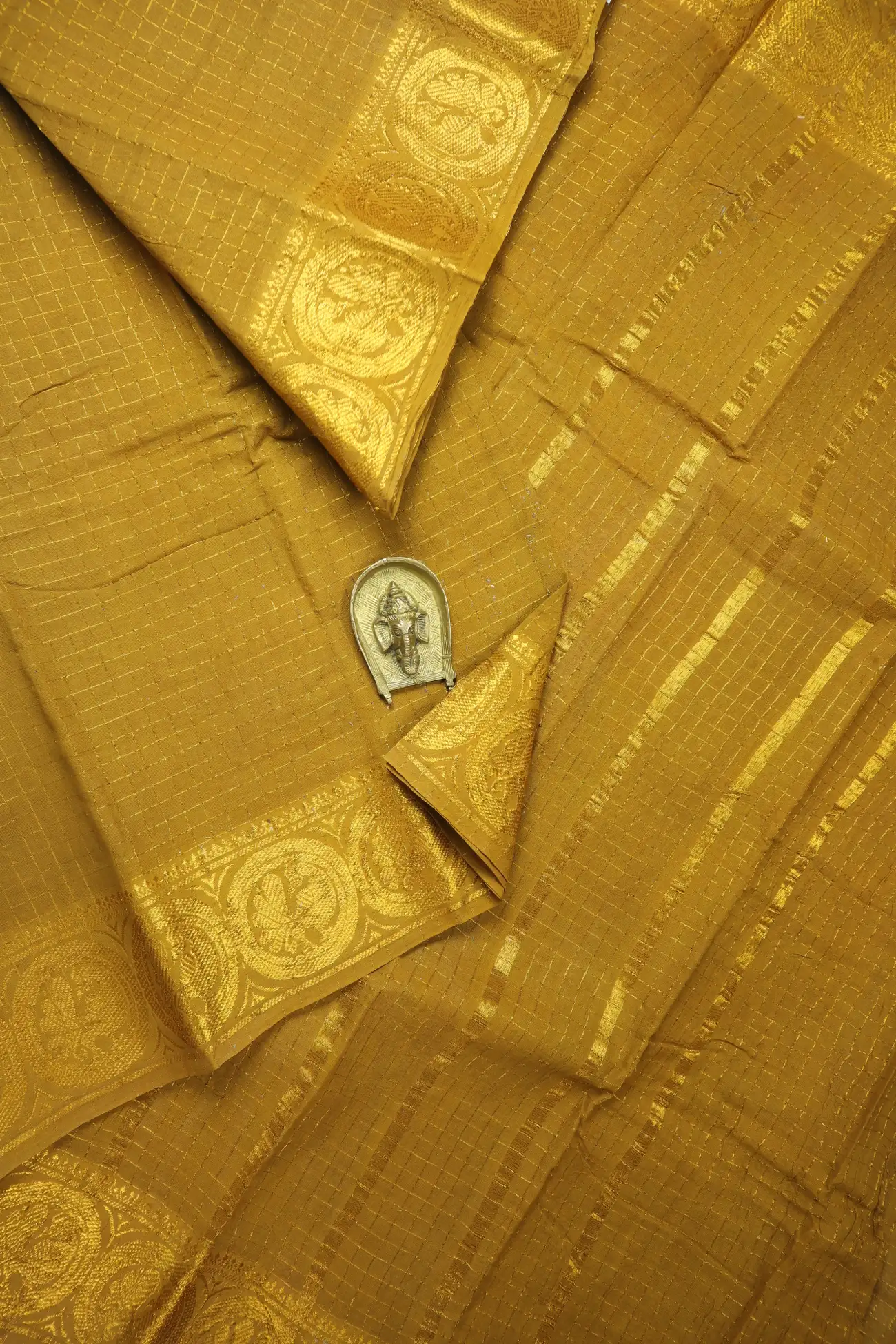 mustard-peacock-madurai-sungudi-saree-ss006477-a