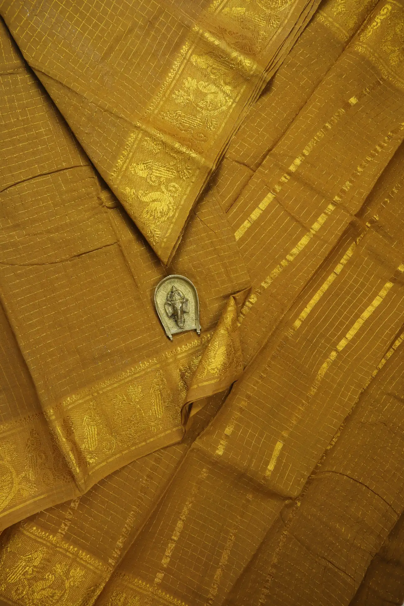mustard-peacock-madurai-sungudi-saree-ss006479-a
