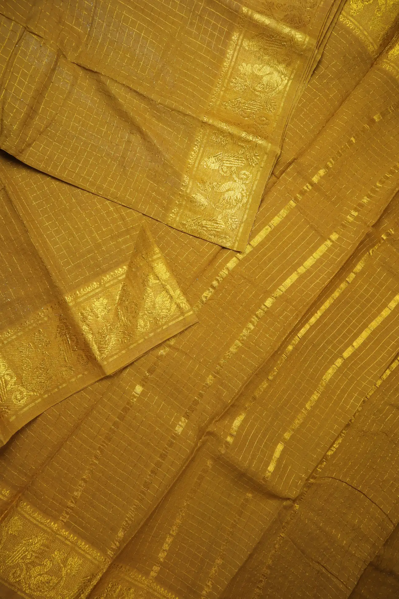 mustard-peacock-madurai-sungudi-saree-ss006479-b