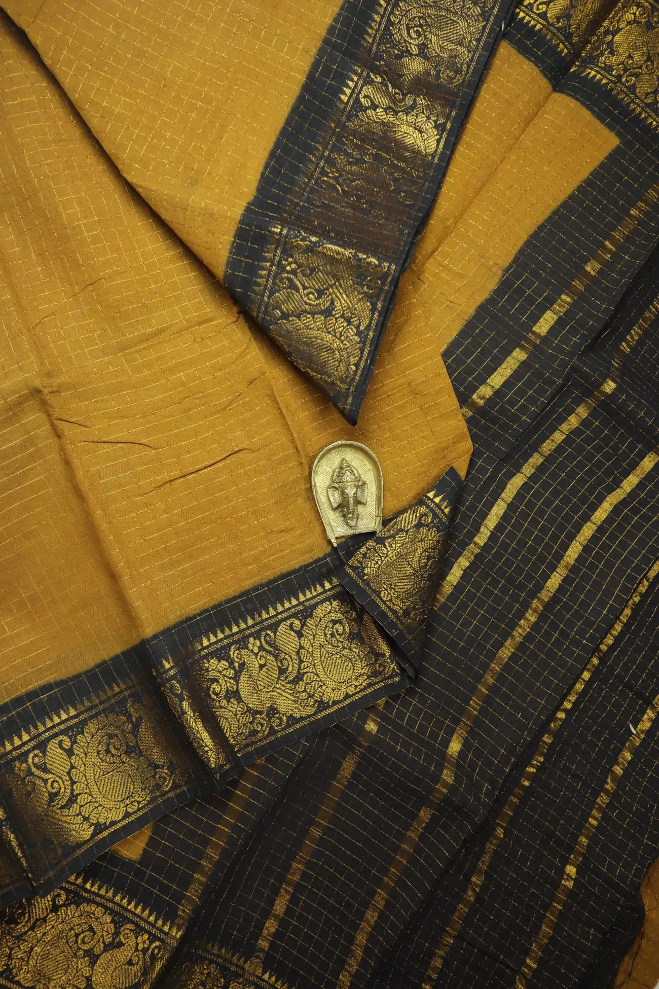 mustard-peacock-mango-madurai-sungudi-saree-ss006490-a