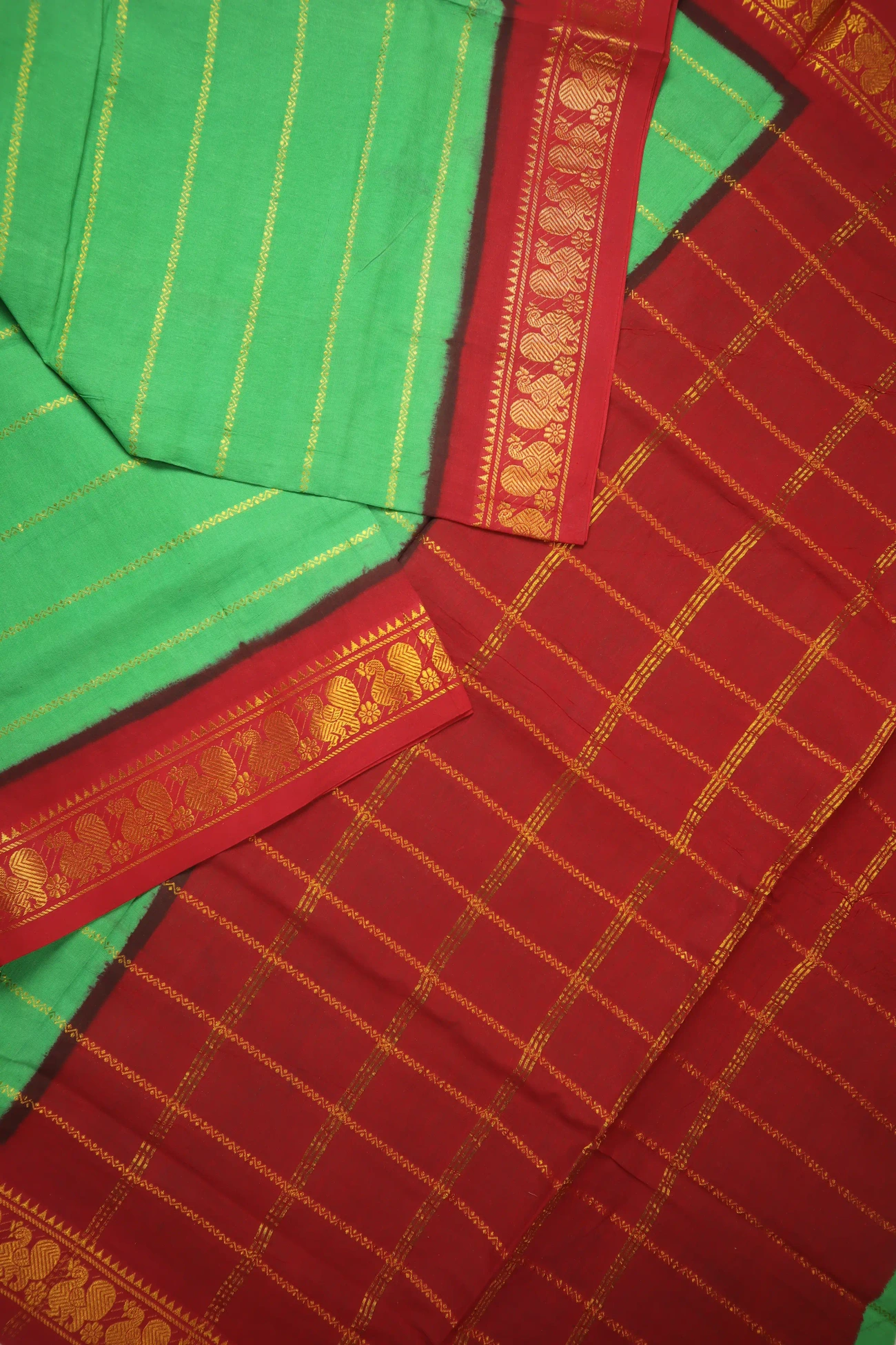 light-green-veldhari-peacock-madurai-sungudi-saree-ss006402-b