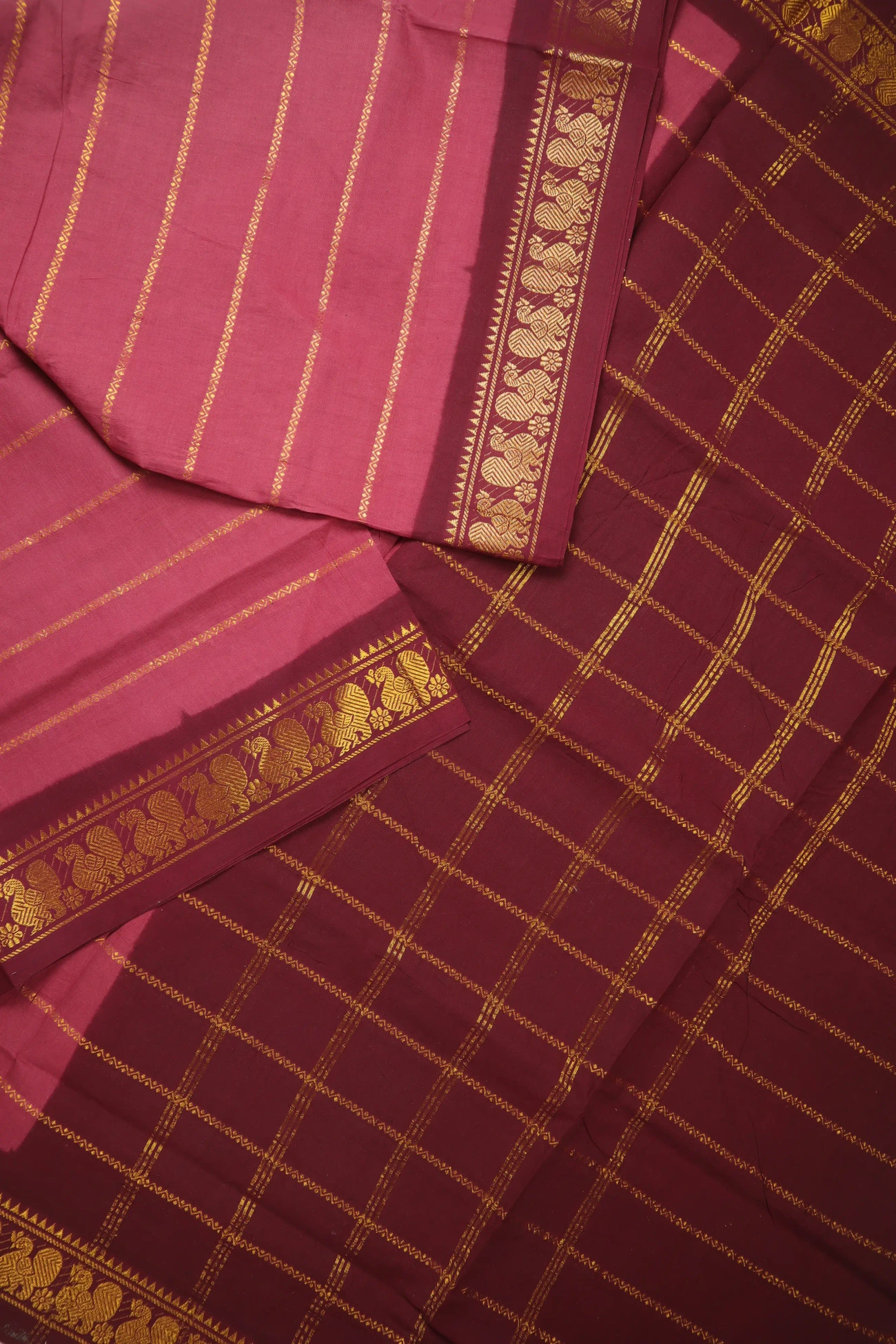 light-coral-veldhari-peacock-madurai-sungudi-saree-ss006410-b
