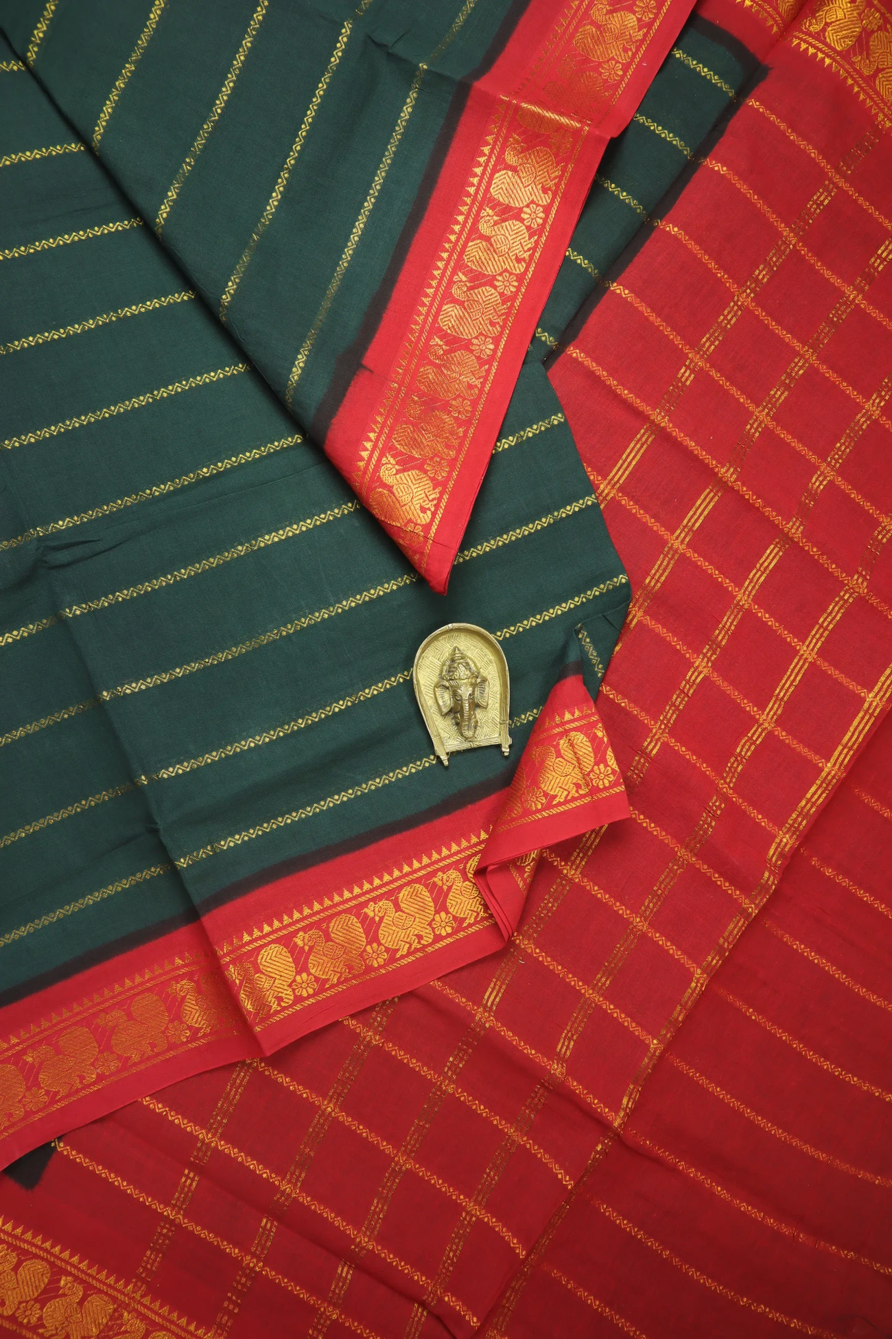 dark-green-veldhari-peacock-madurai-sungudi-saree-ss006403-a
