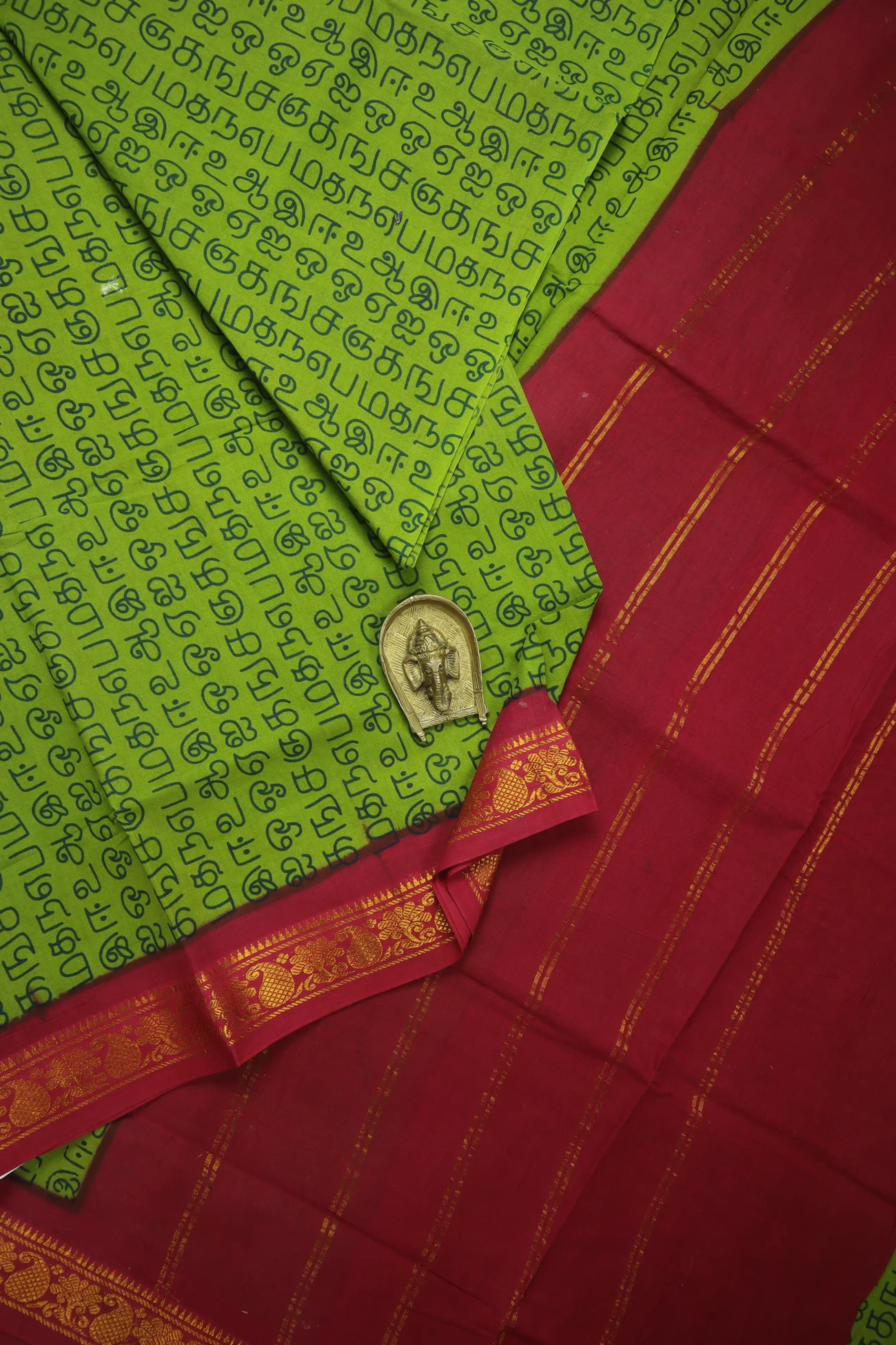 green-tamil-alphabets-madurai-sungudi-saree-ss006417-a