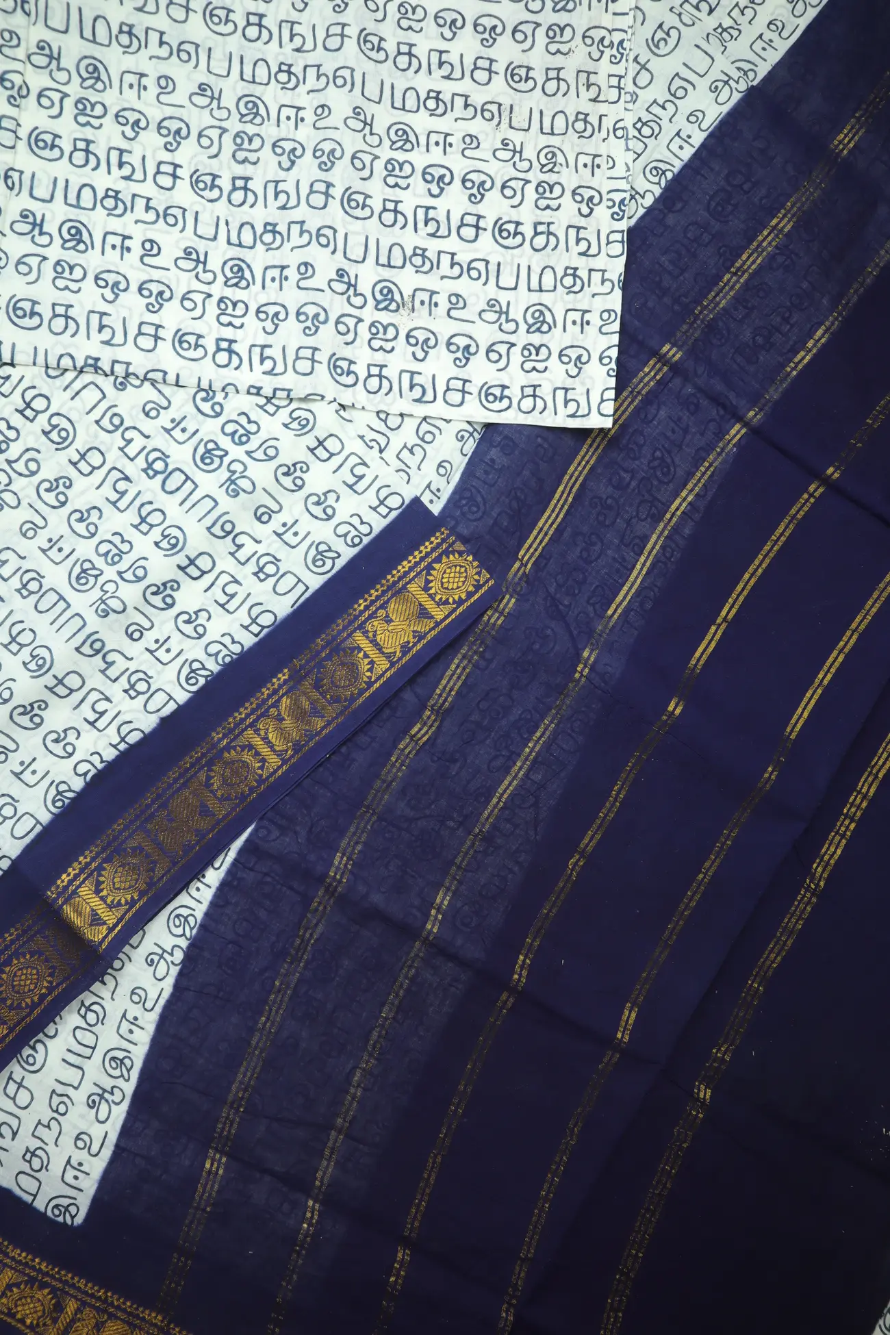 white-tamil-alphabets-madurai-sungudi-saree-ss006427-b