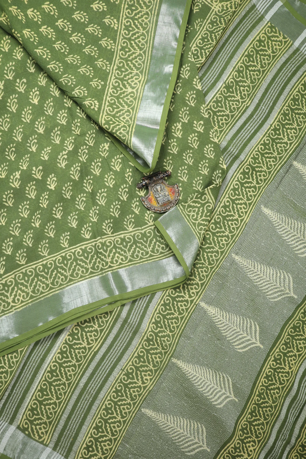 olive-drab-flower-pot-linen-block-printed-saree-lnp000201-a