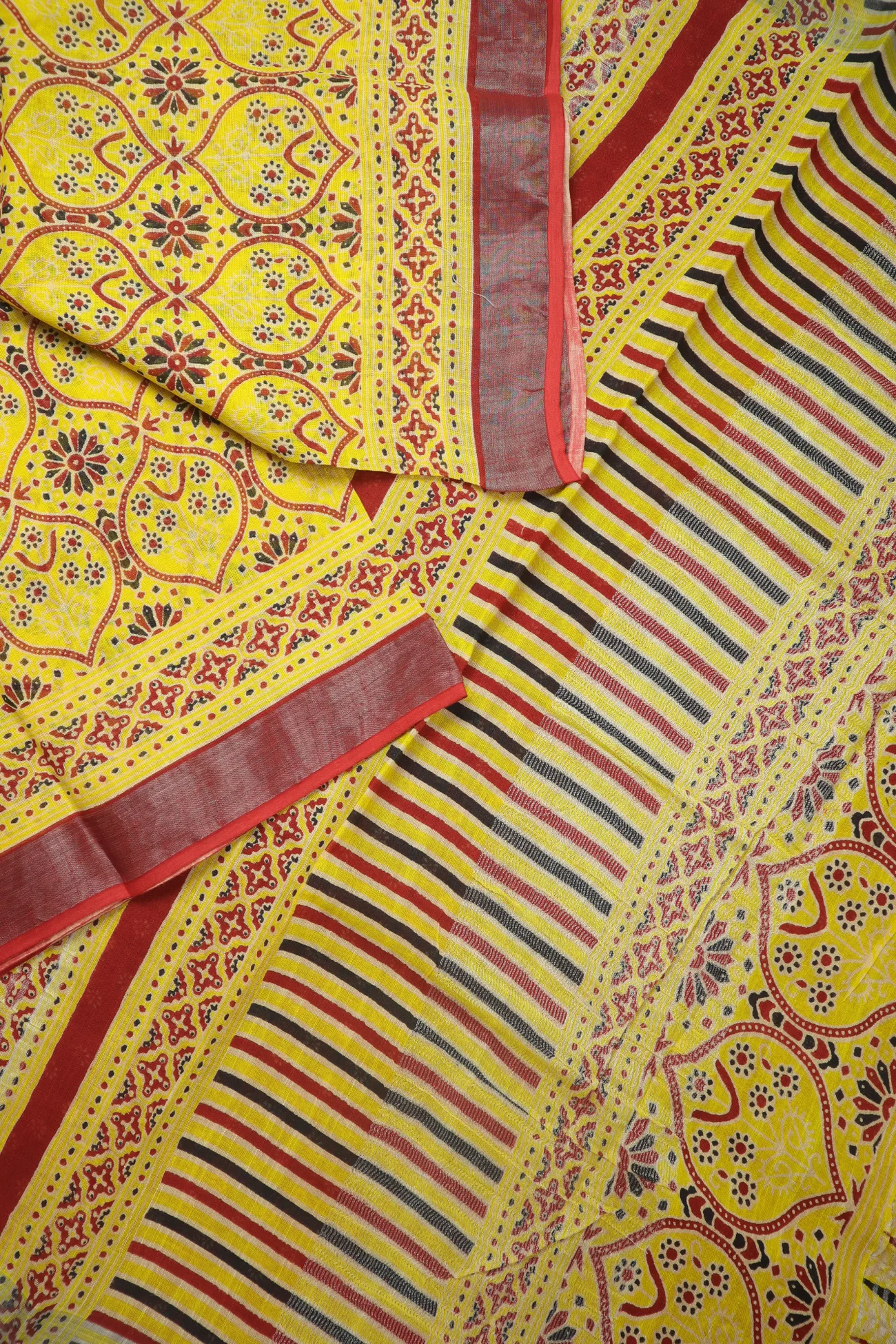 yellow-flower-linen-block-printed-saree-lnp000197-b