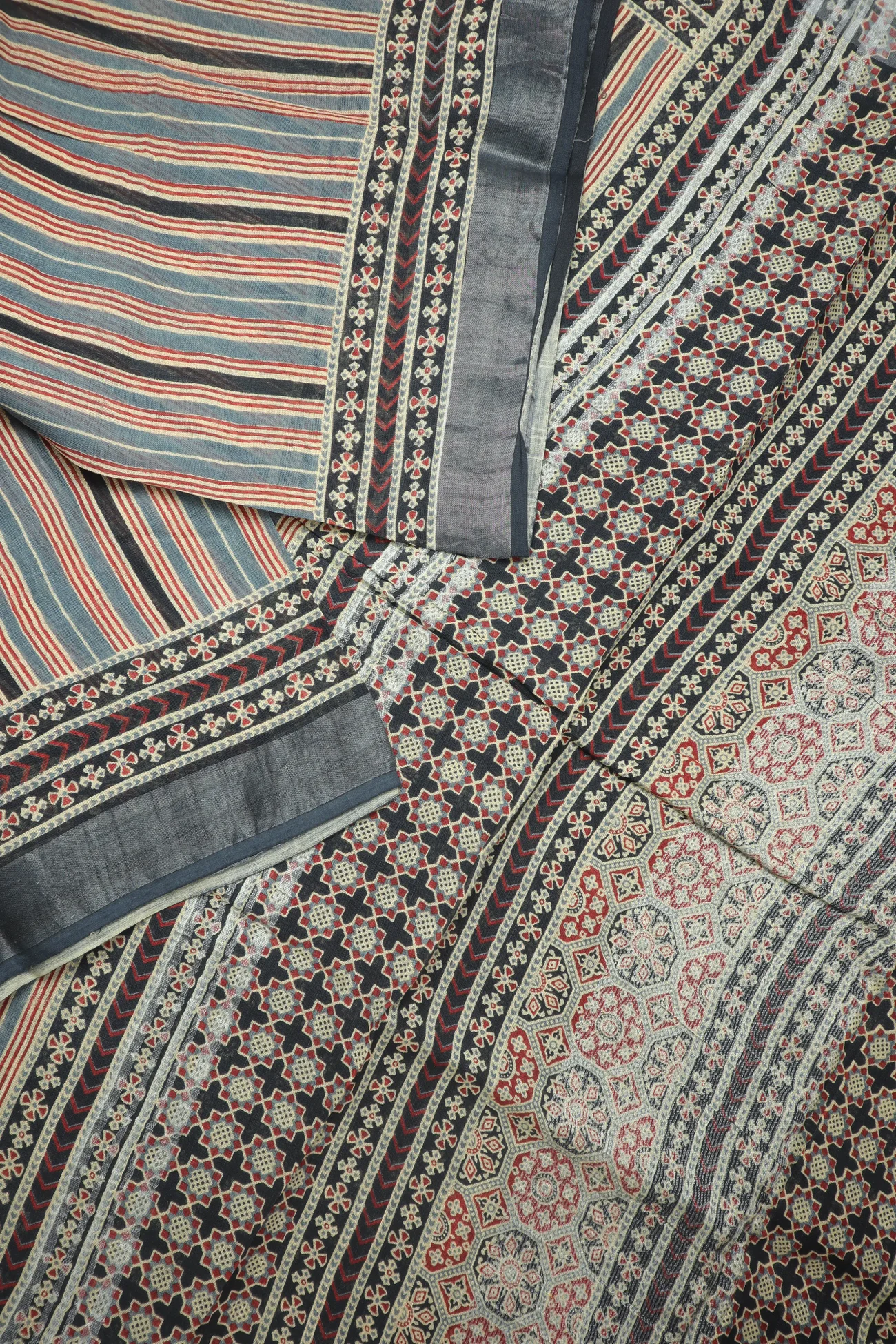 steel-blue-vertical-stripes-linen-block-printed-saree-lnp000213-b