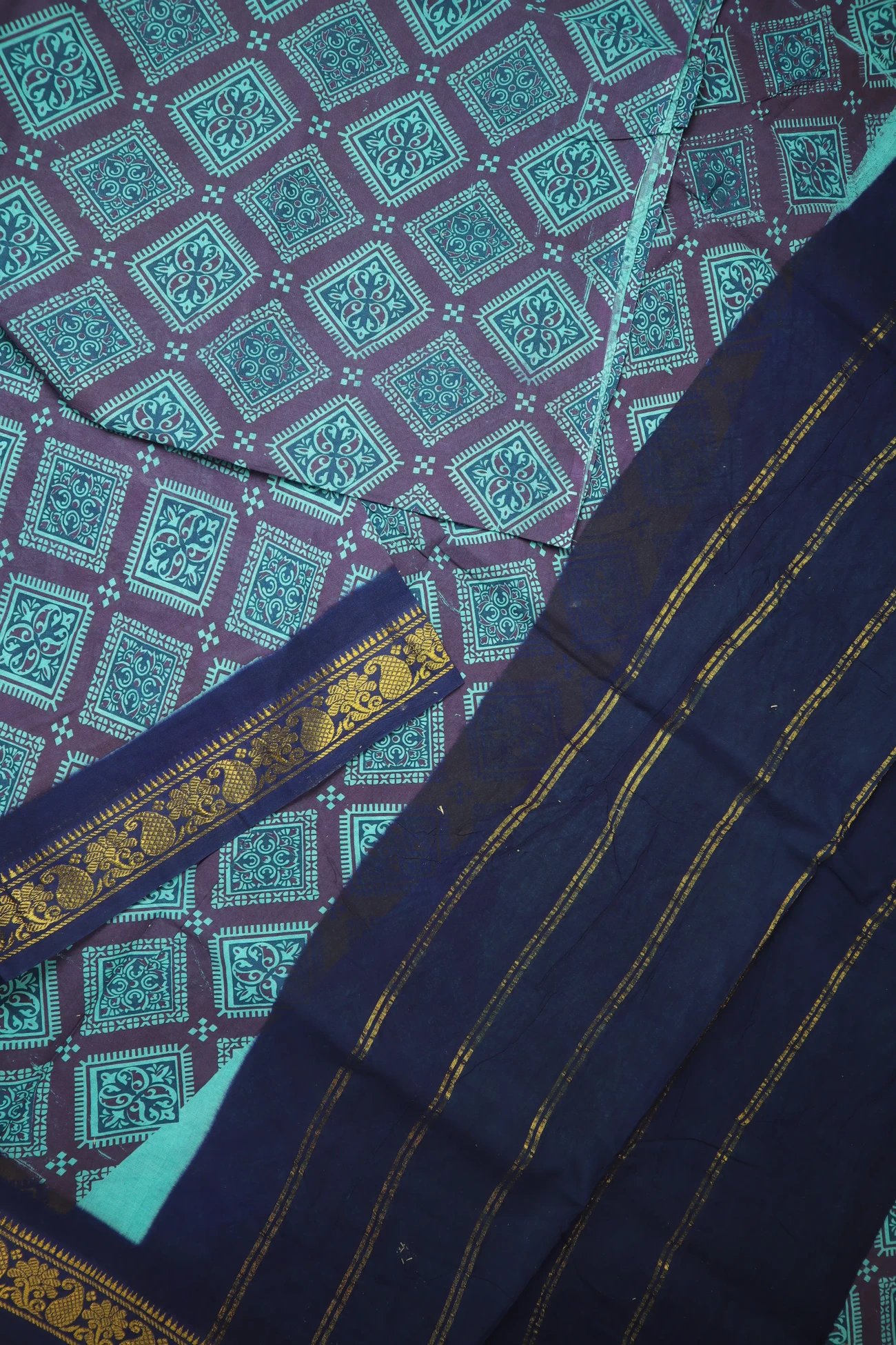 light-steel-blue-flower-diamoned-madurai-sungudi-saree-ss006521-b