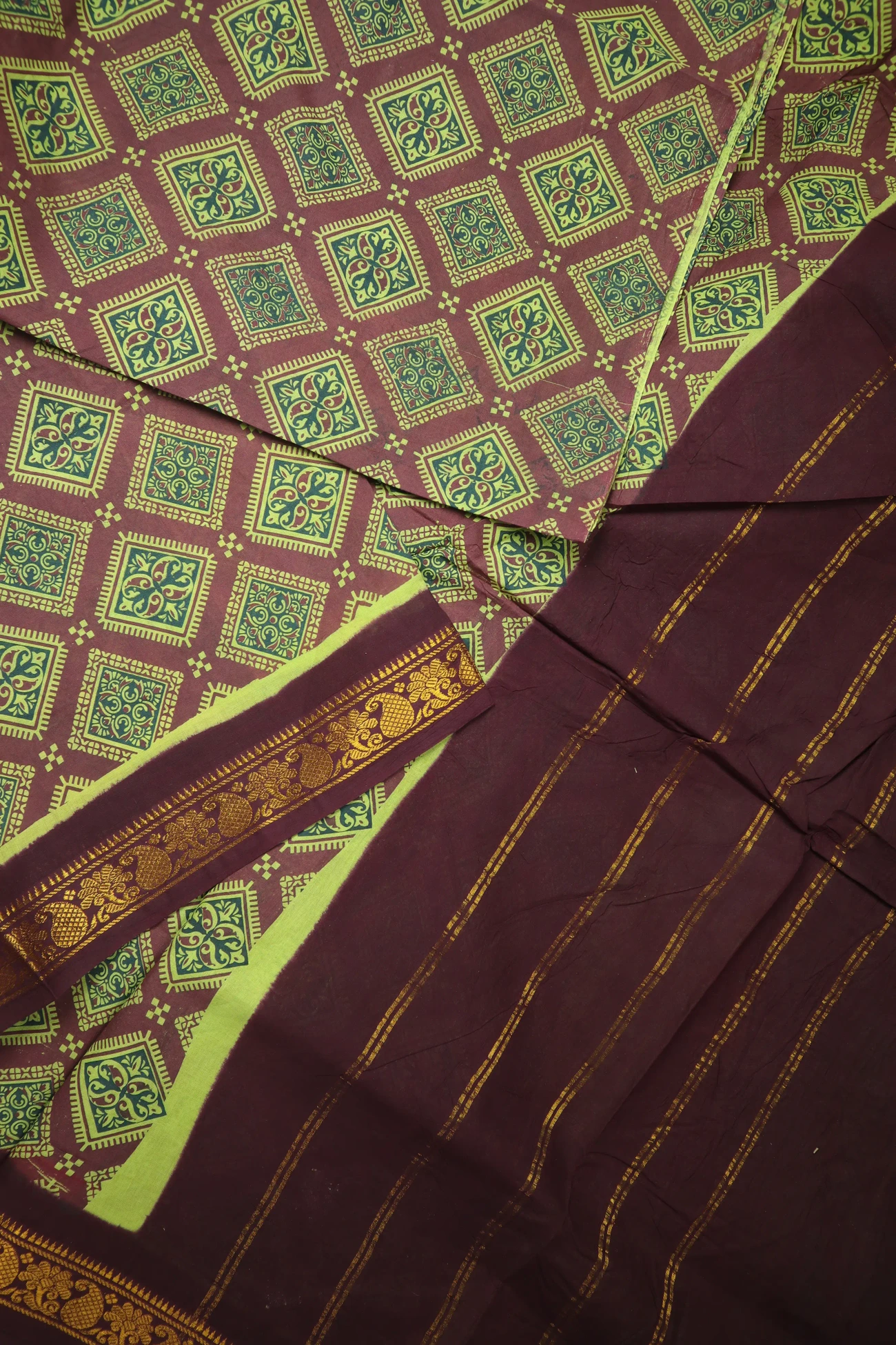 brown-flower-diamoned-madurai-sungudi-saree-ss006526-b