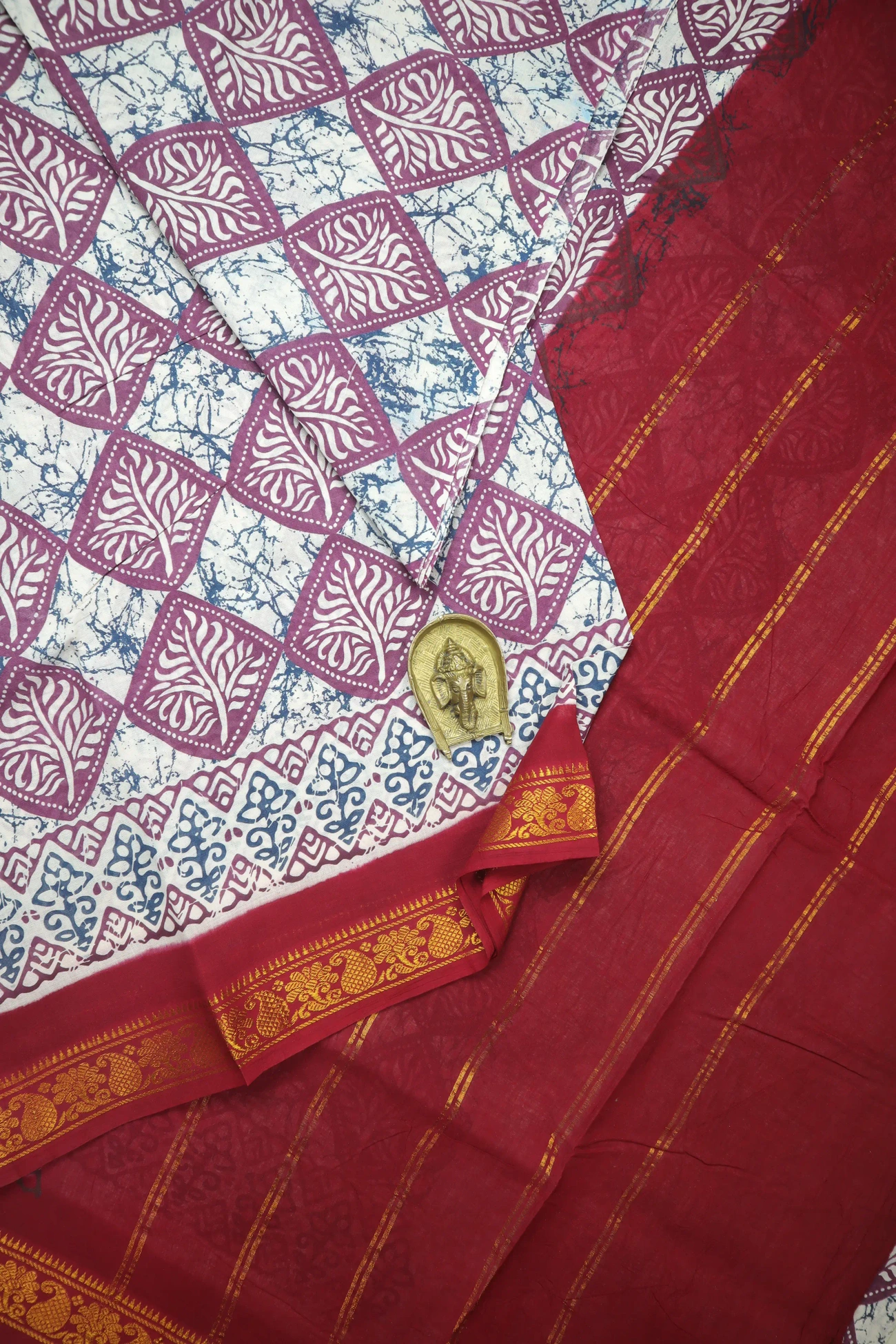white-flower-diamoned-madurai-sungudi-saree-ss006523-a