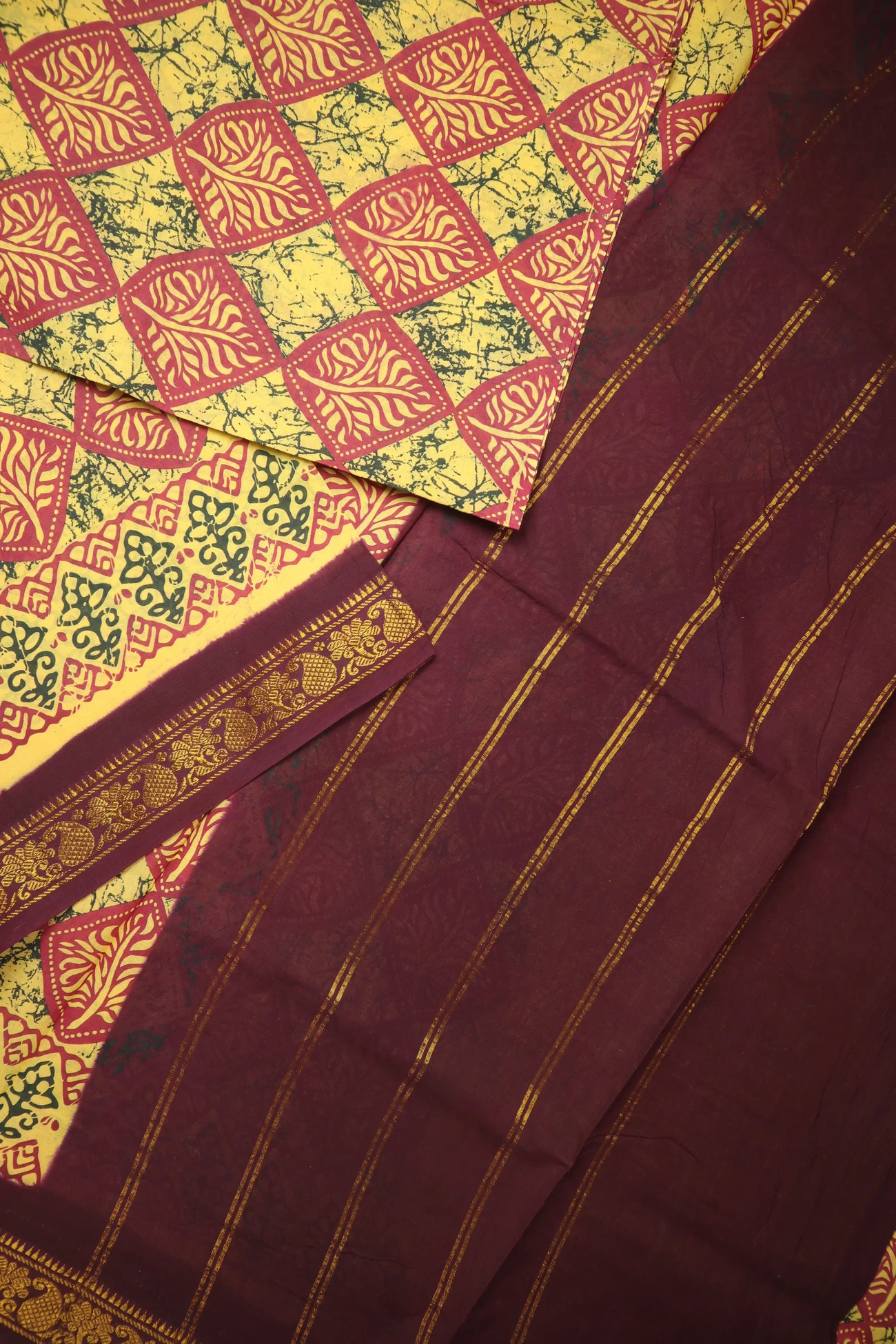 yellow-flower-diamoned-madurai-sungudi-saree-ss006534-b