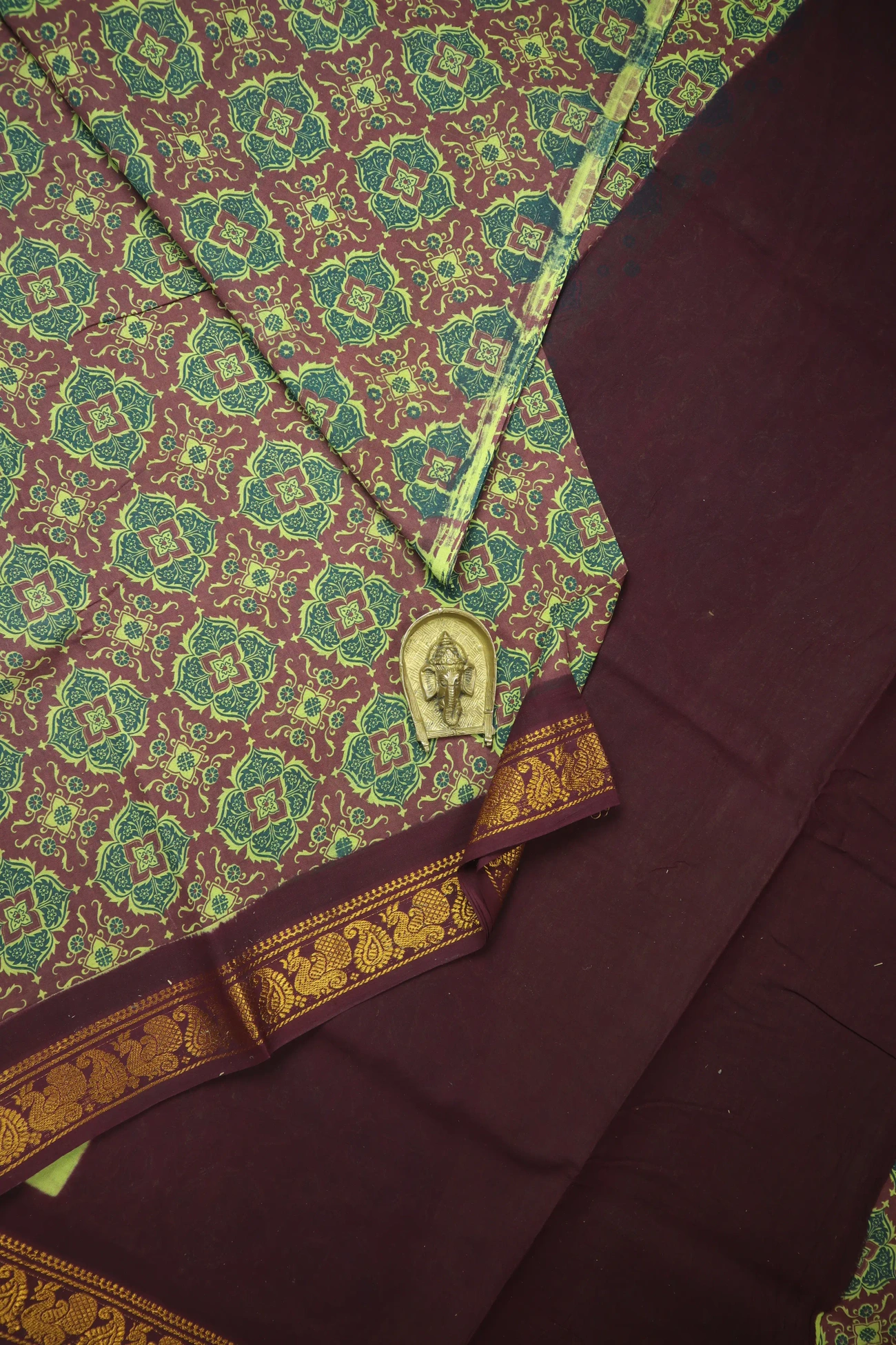 brown-flower-madurai-sungudi-saree-ss006517-a