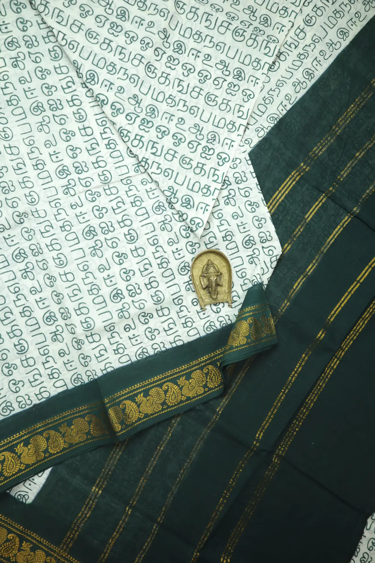 white-tamil-alphabets-madurai-sungudi-saree-ss006429-a