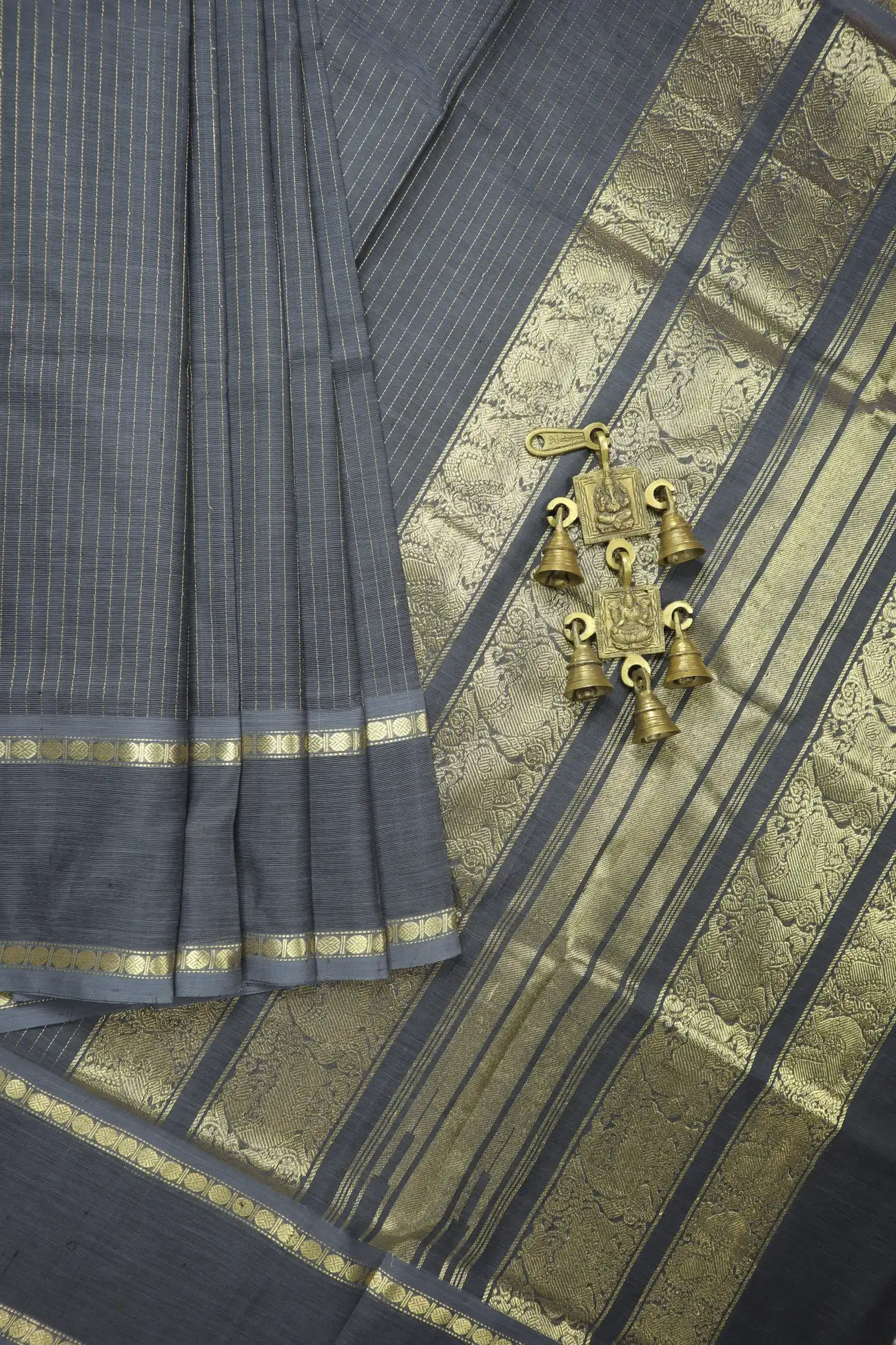 gray-ruthratcham-peacock-kanchi-silk-cotton-saree-sc003066-a