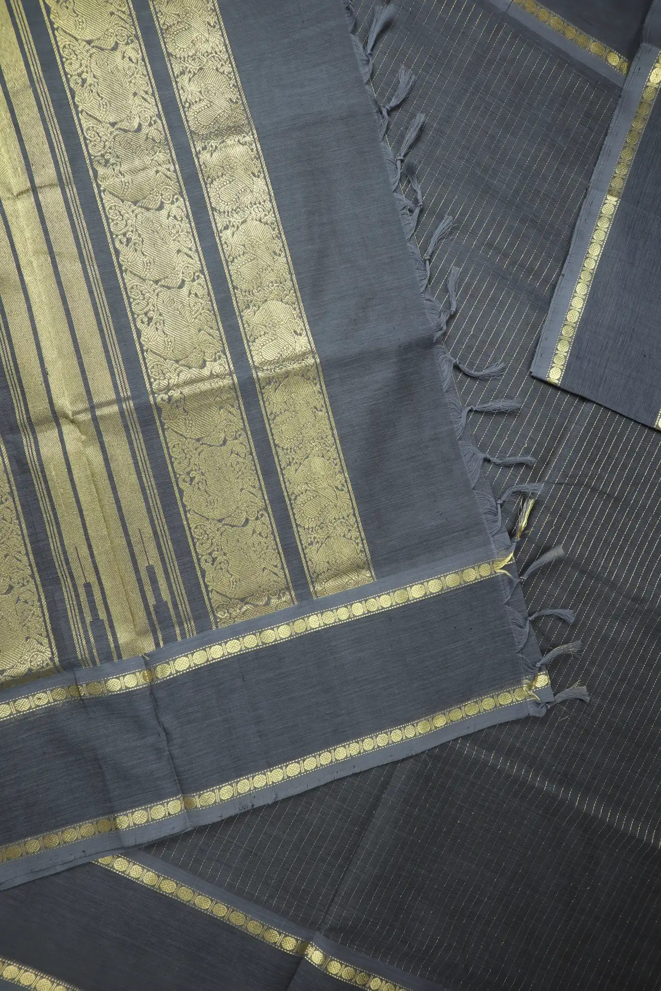 gray-ruthratcham-peacock-kanchi-silk-cotton-saree-sc003066-c