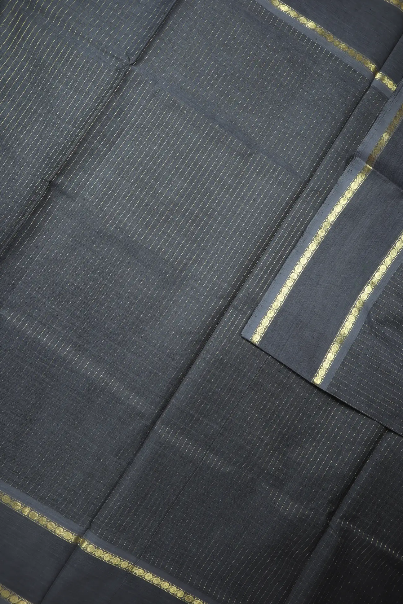 gray-ruthratcham-peacock-kanchi-silk-cotton-saree-sc003066-d