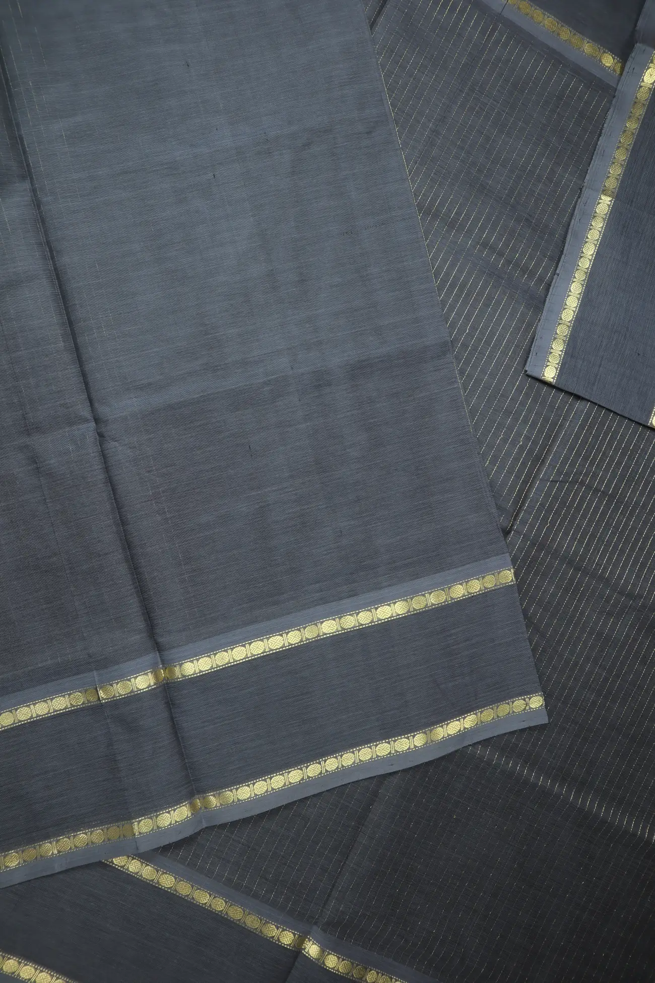 gray-ruthratcham-peacock-kanchi-silk-cotton-saree-sc003066-e