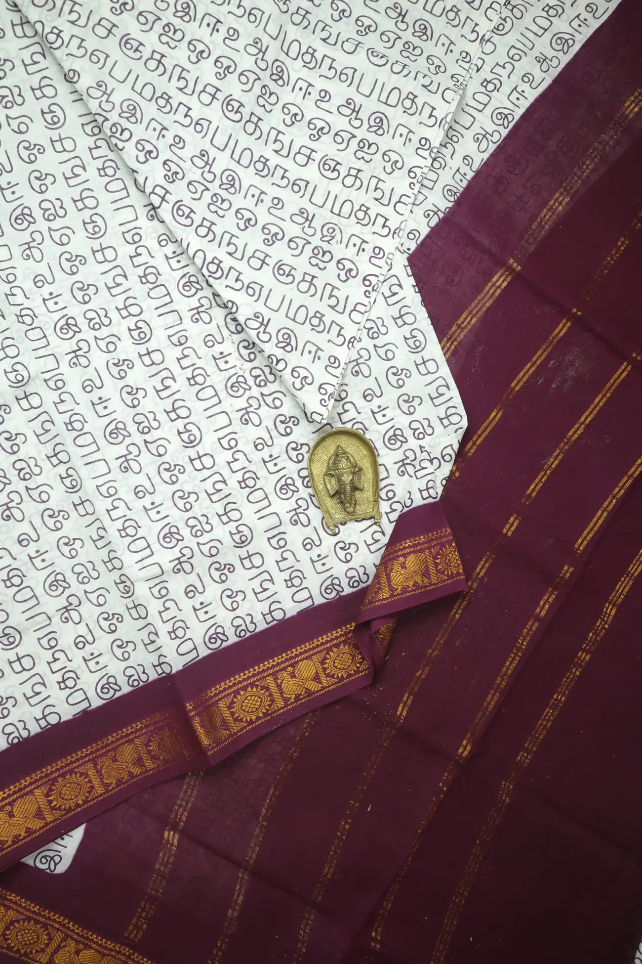 white-tamil-alphabets-madurai-sungudi-saree-ss006431-a