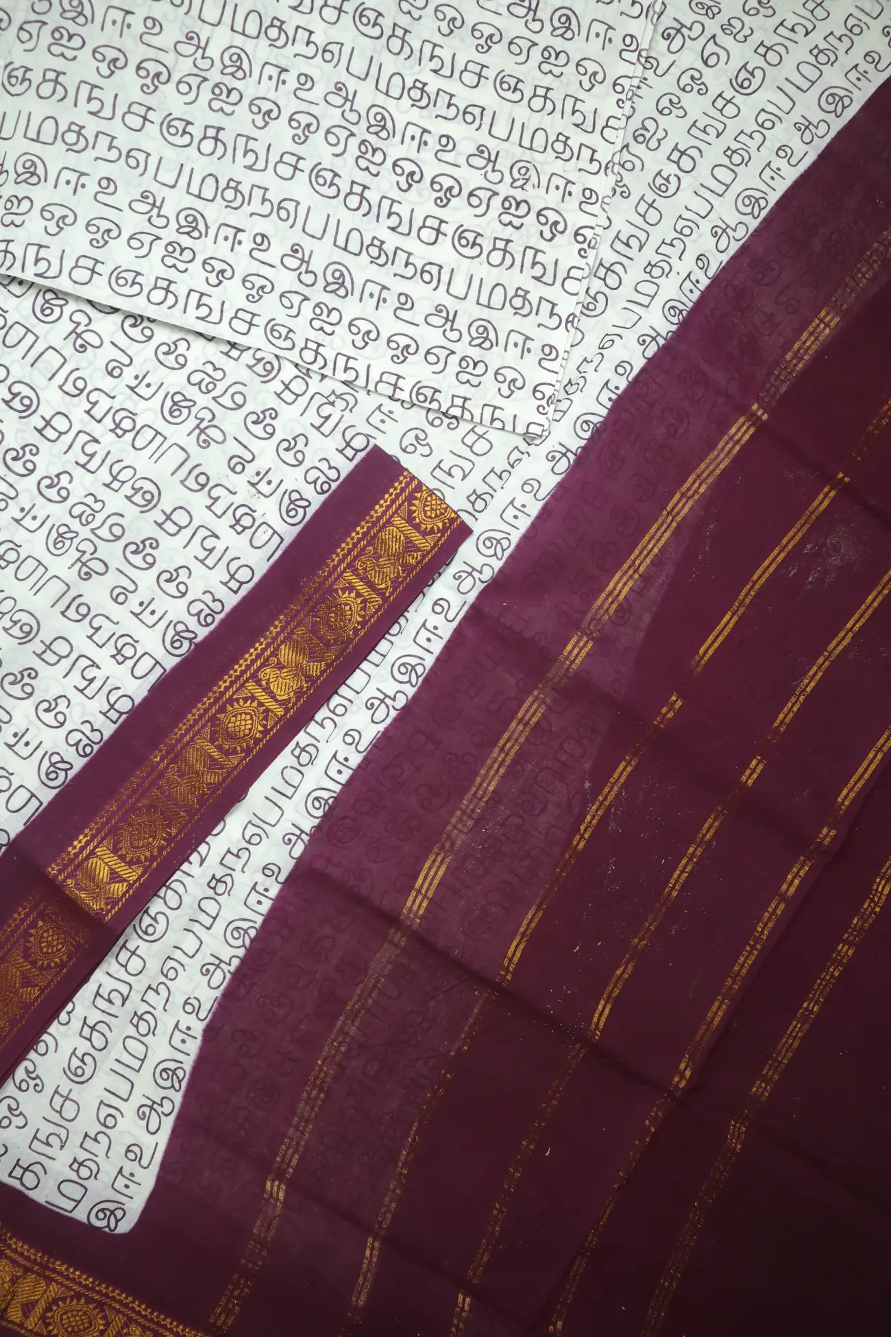 white-tamil-alphabets-madurai-sungudi-saree-ss006431-b