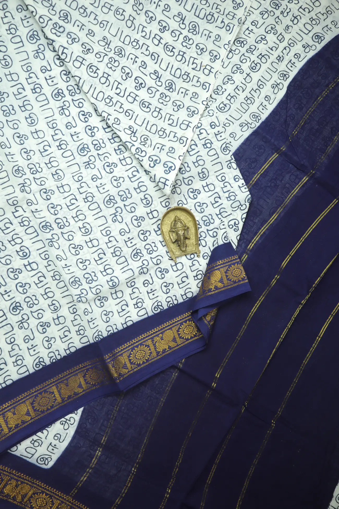 white-tamil-alphabets-madurai-sungudi-saree-ss006424-a