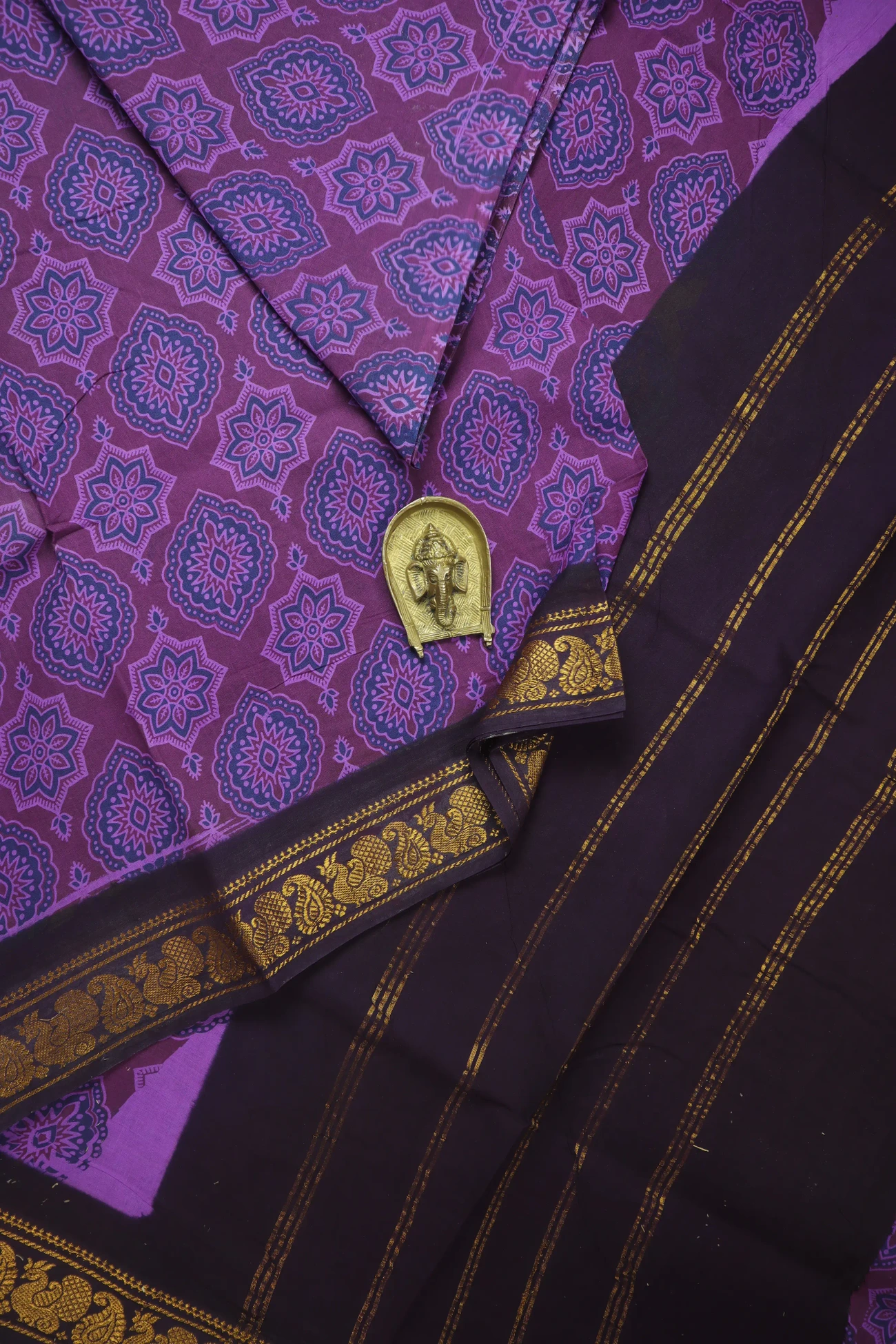 magenta-flower-peacock-mango-madurai-sungudi-saree-ss006527-a
