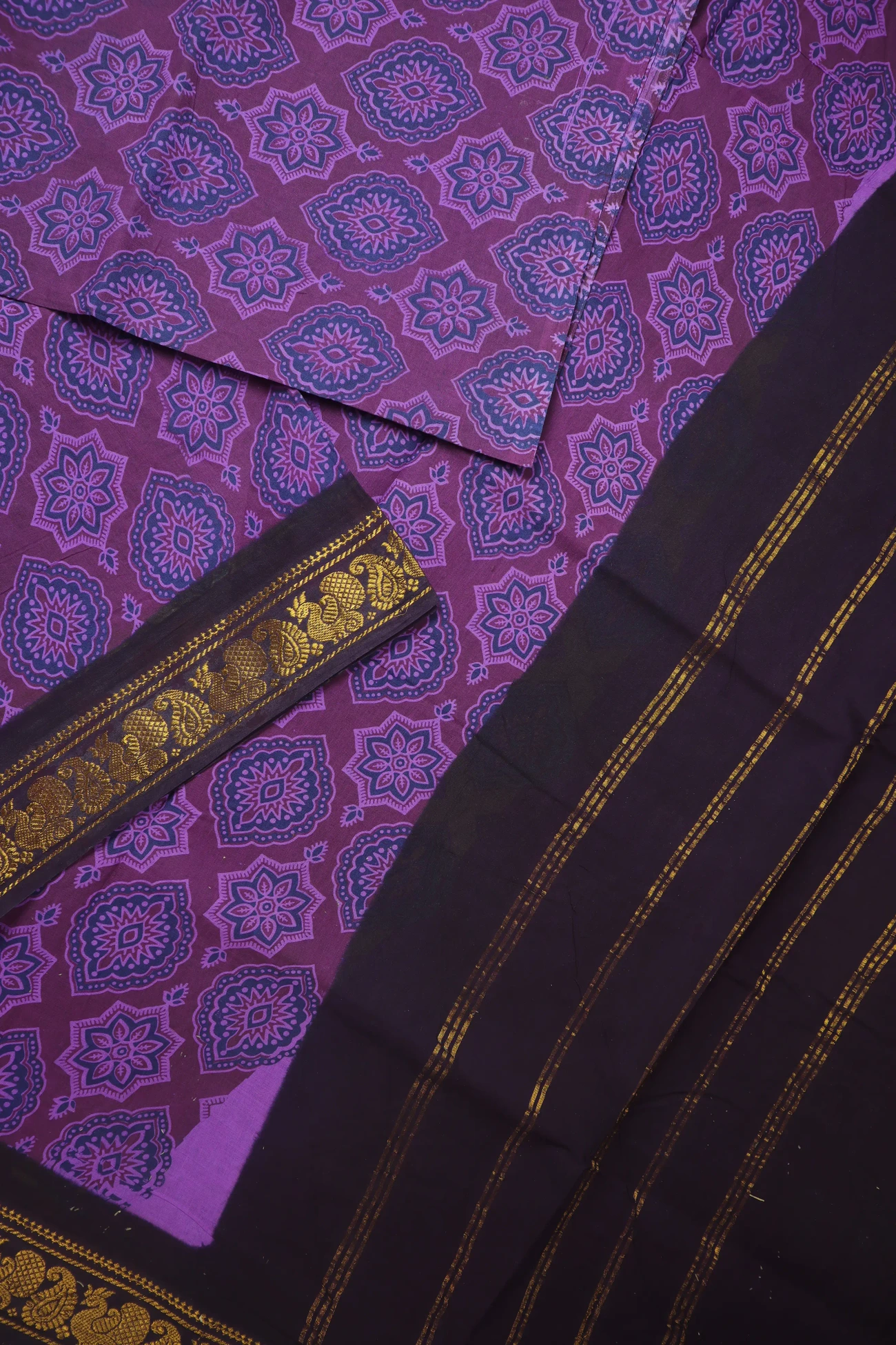 magenta-flower-peacock-mango-madurai-sungudi-saree-ss006527-b