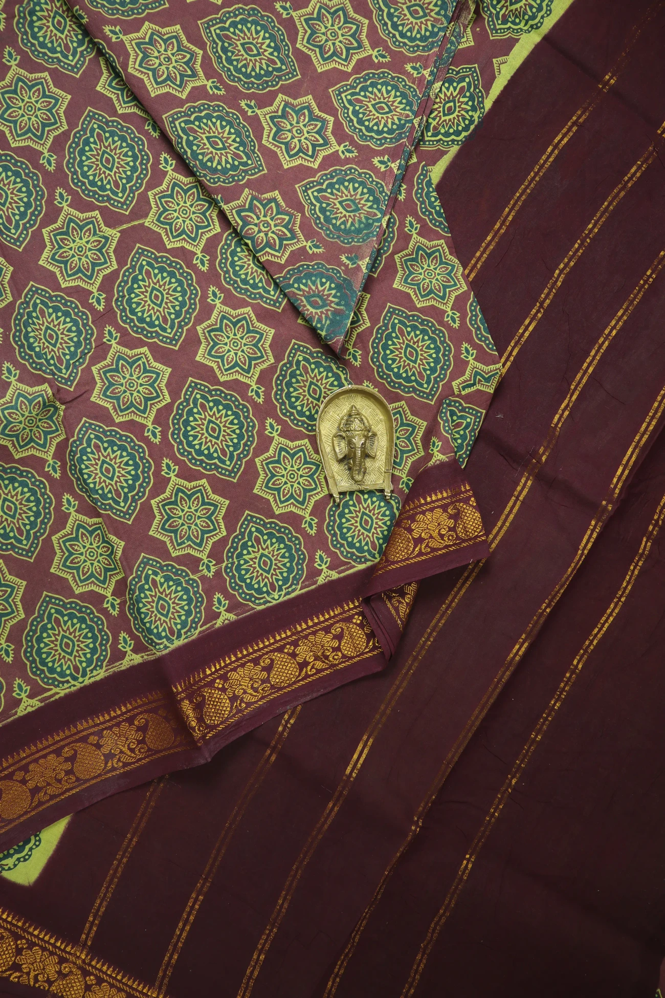 brown-flower-mango-madurai-sungudi-saree-ss006529-a