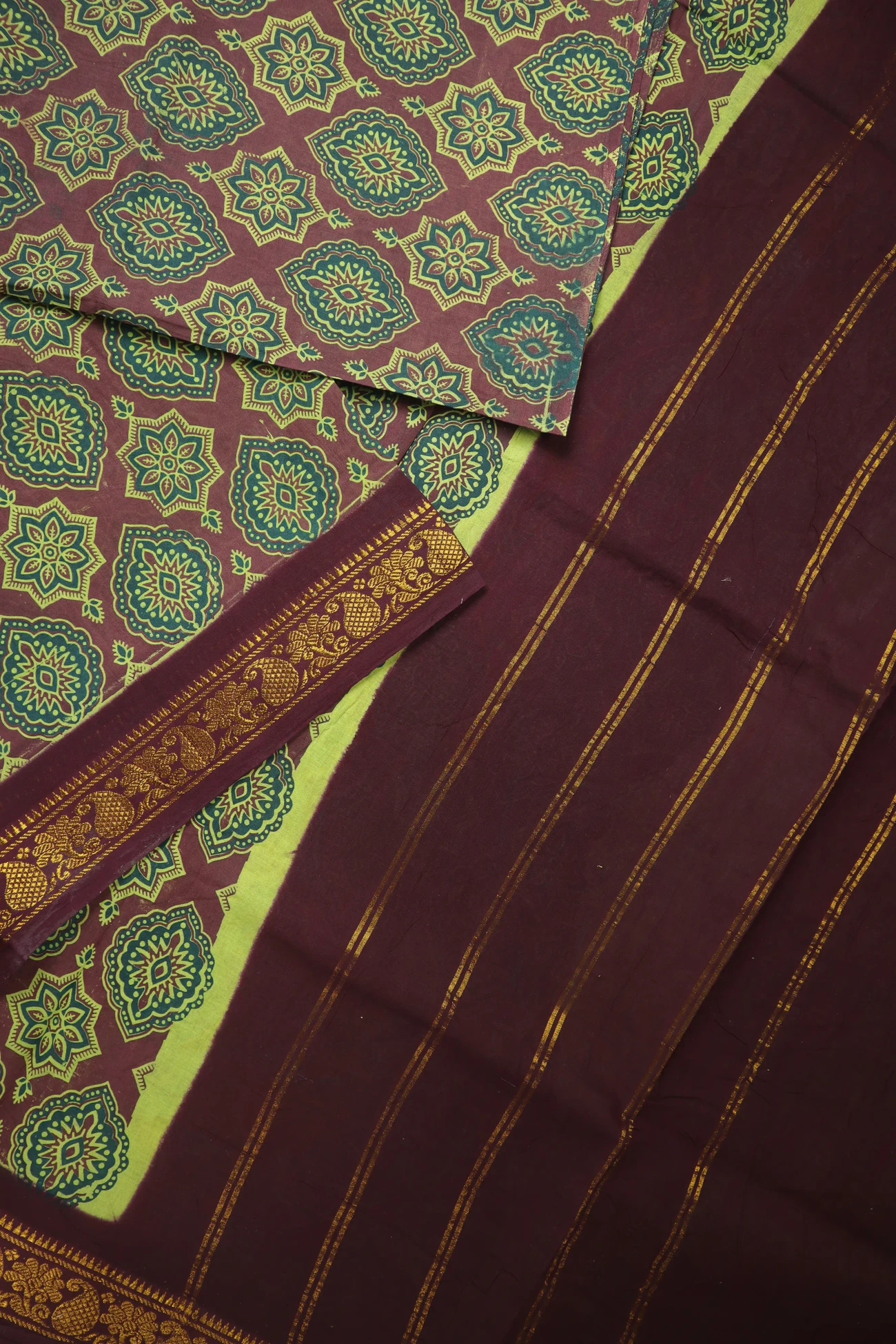 brown-flower-mango-madurai-sungudi-saree-ss006529-b
