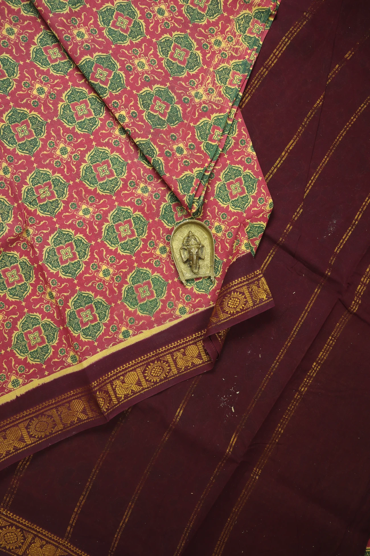 indian-red-flower-peacock-ruthratcham-madurai-sungudi-saree-ss006538-a