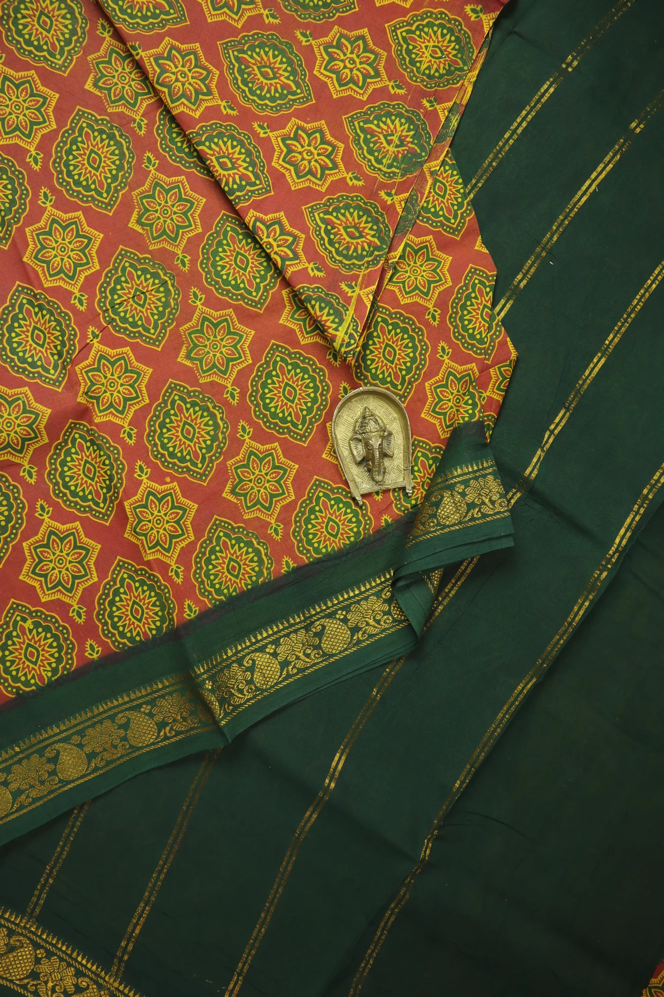 maroon-flower-madurai-sungudi-saree-ss006516-a