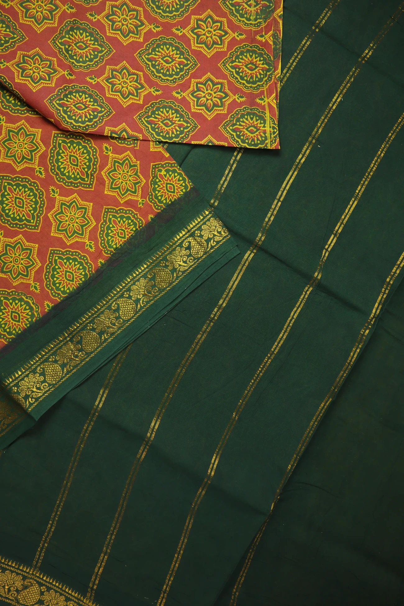 maroon-flower-madurai-sungudi-saree-ss006516-b