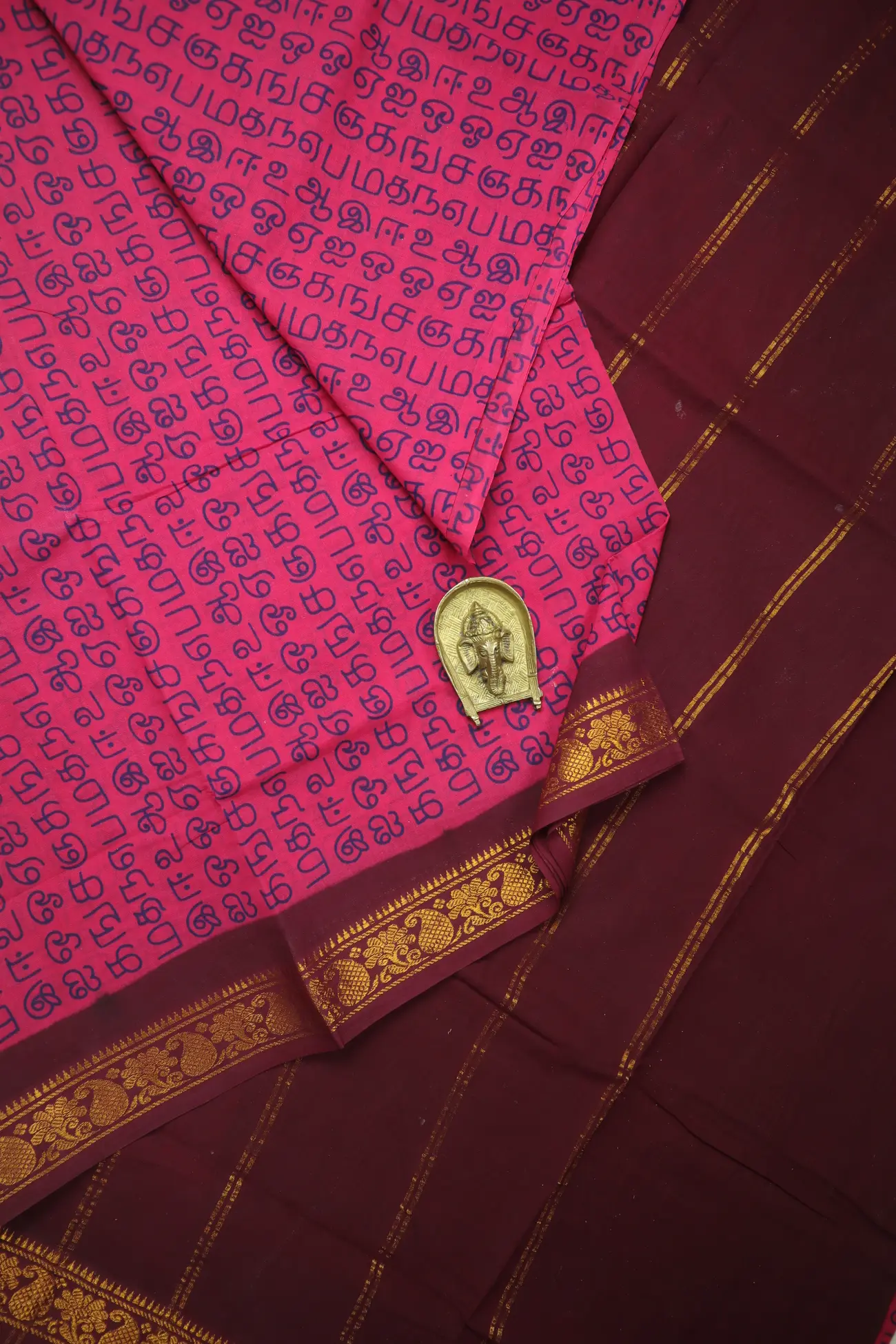 pink-tamil-alphabets-madurai-sungudi-saree-ss006449-a
