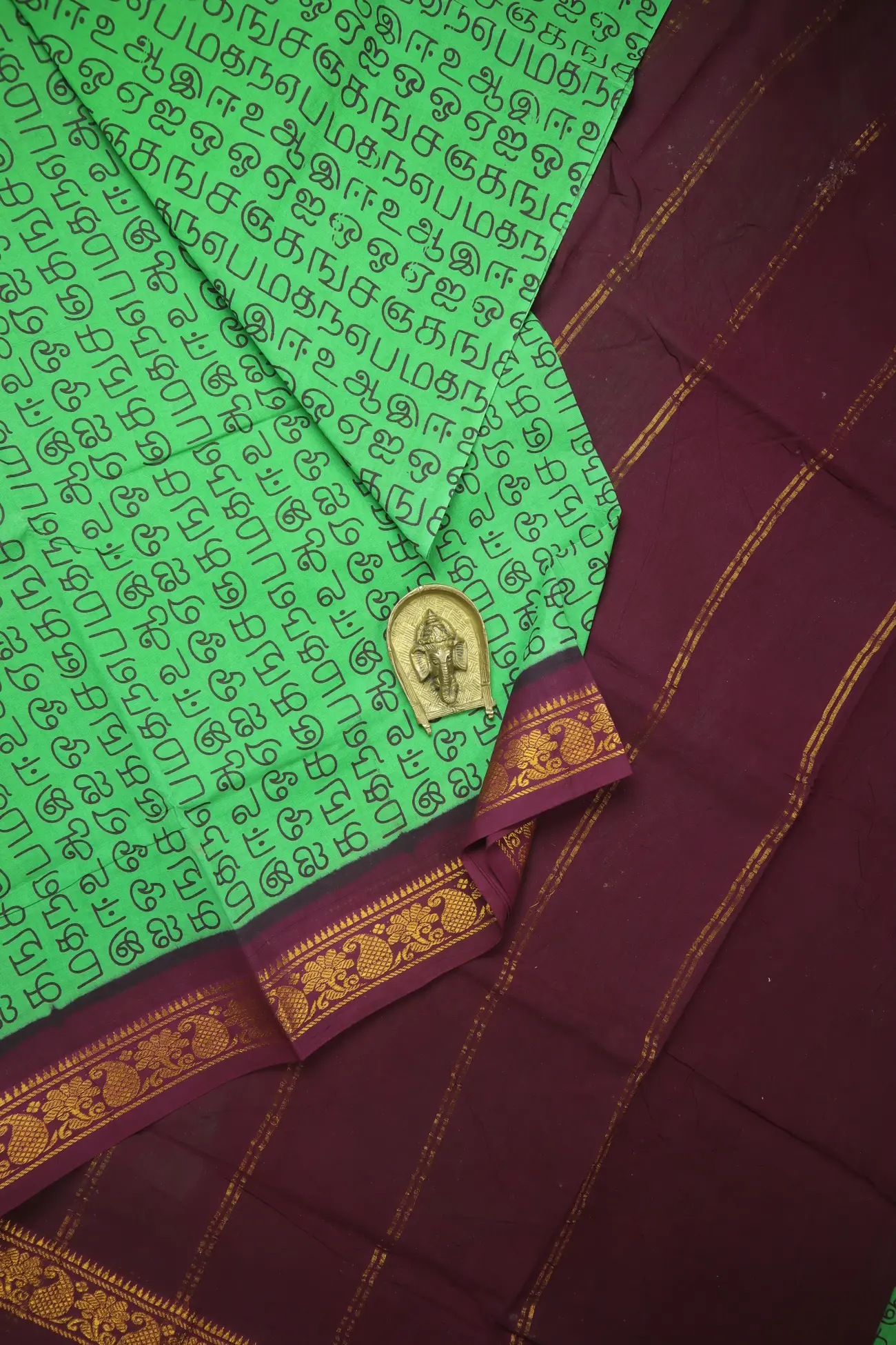 green-tamil-alphabets-madurai-sungudi-saree-ss006472-a