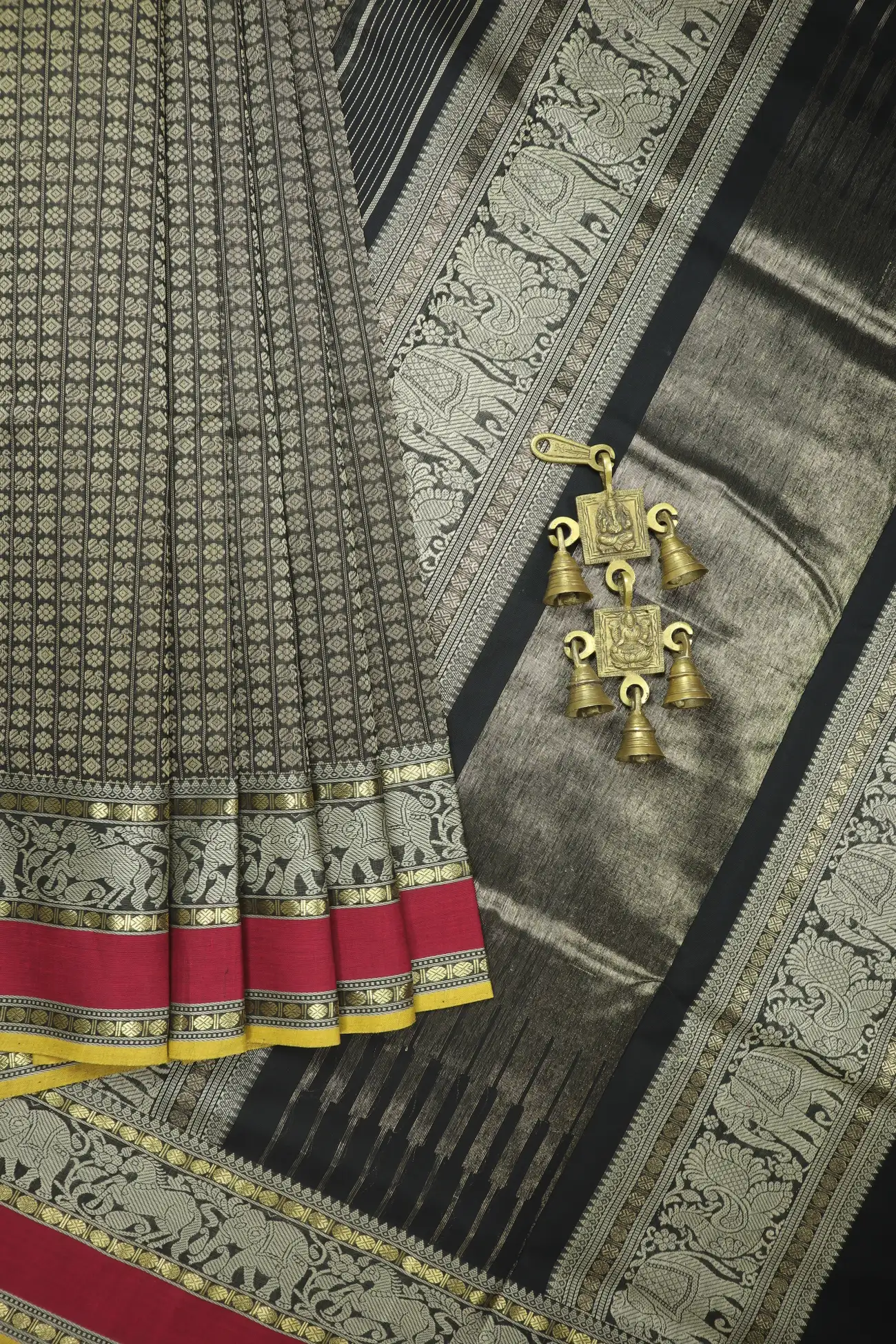 brick-twenty-thousand-butta-elephant-kanchi-cotton-saree-uu005724-a