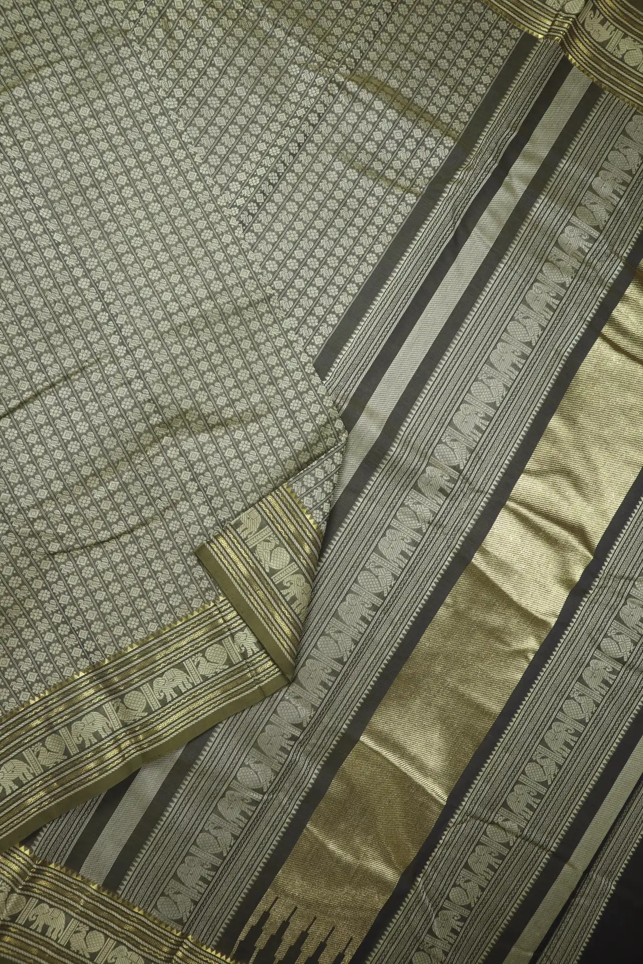 gray-twenty-thousand-butta-peacock-elephant-kanchi-cotton-saree-uu005723-b